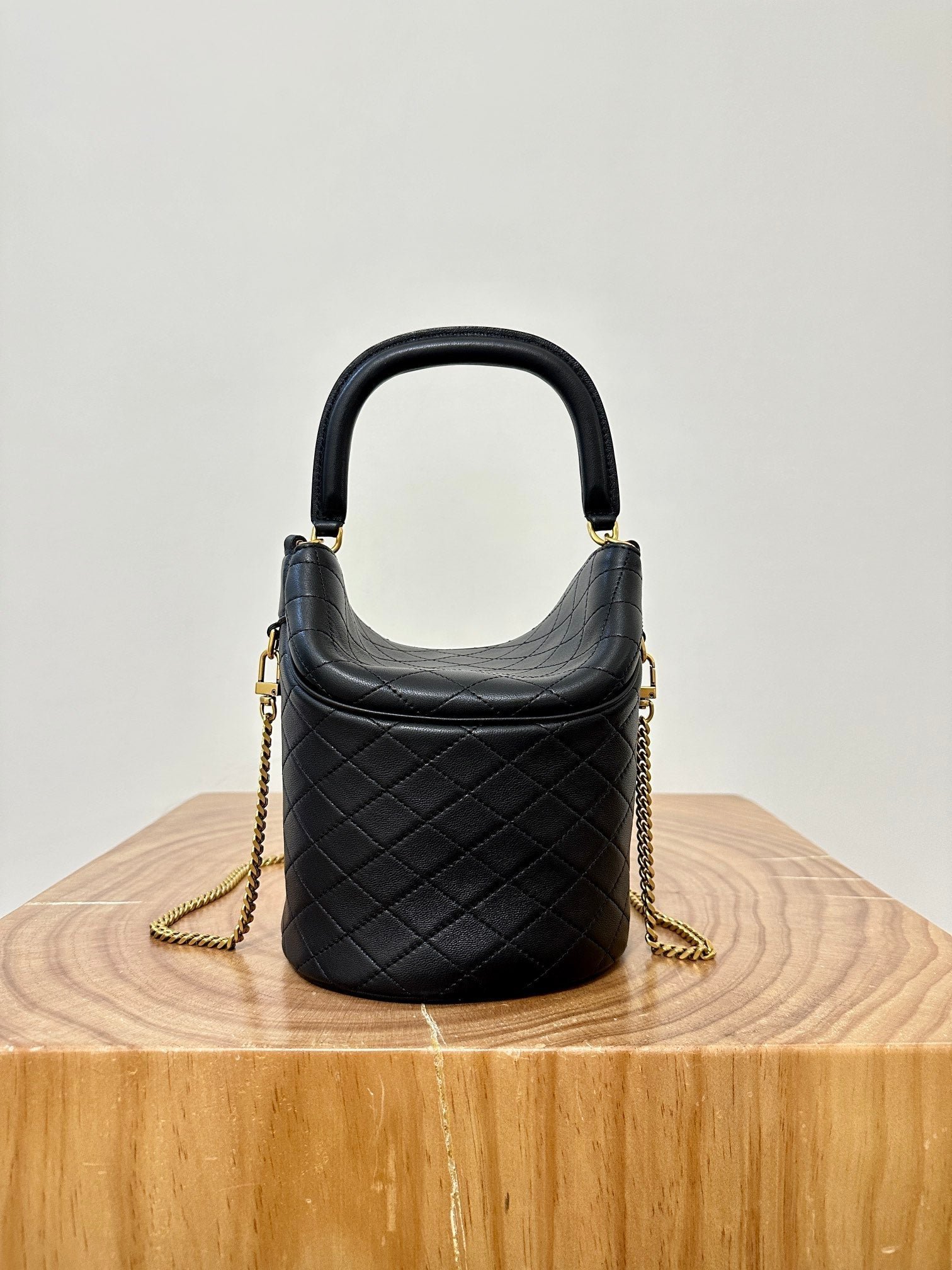 {Style No: 8ZHCN4QY} 19 FLAP BUCKET BAG BLACK CALFSKIN - Image 3