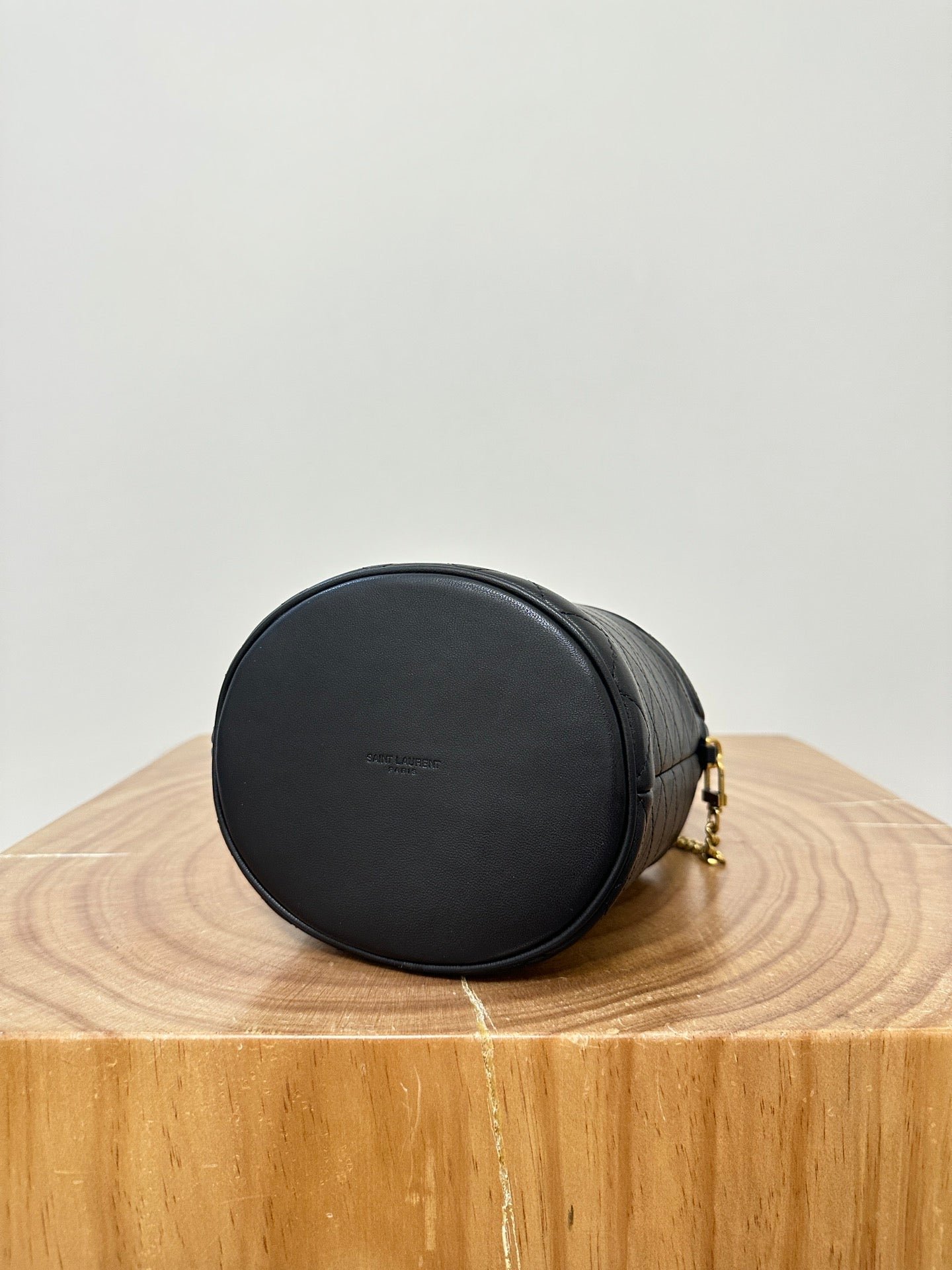 {Style No: 8ZHCN4QY} 19 FLAP BUCKET BAG BLACK CALFSKIN - Image 5