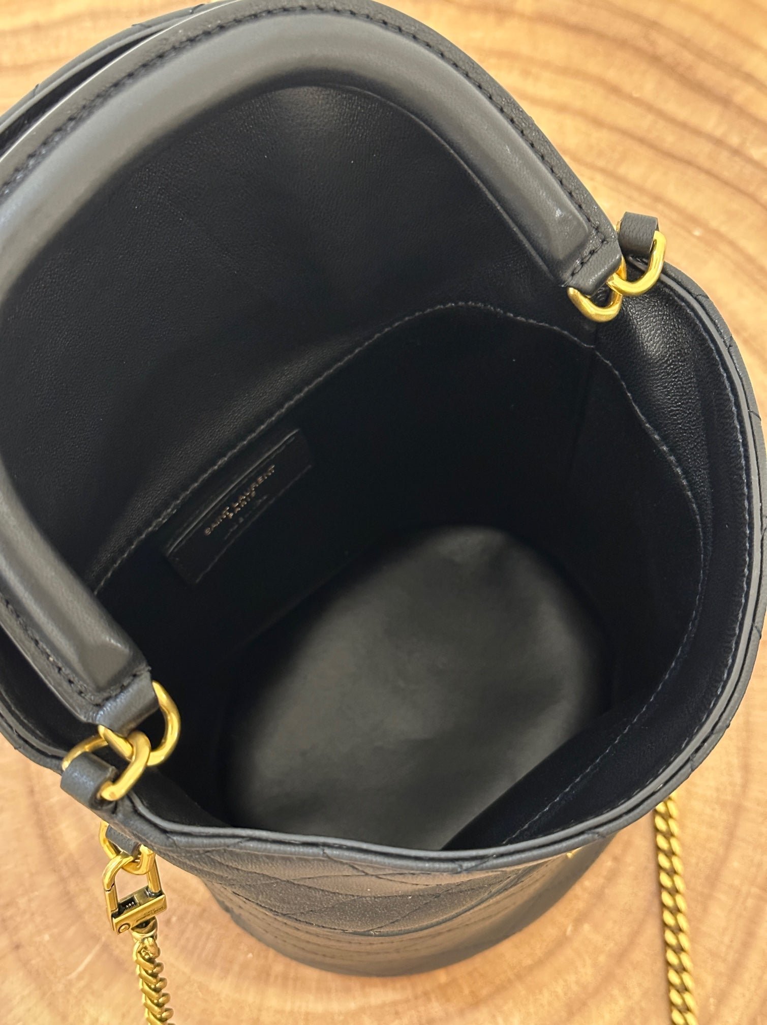 {Style No: 8ZHCN4QY} 19 FLAP BUCKET BAG BLACK CALFSKIN - Image 4