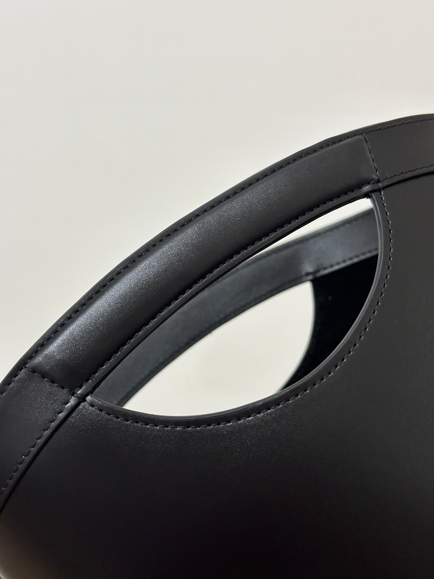 {Style No: 11CCS1GJ} MINI 29 BLACK SOLF CALFSKIN BASKET BAG - Image 8