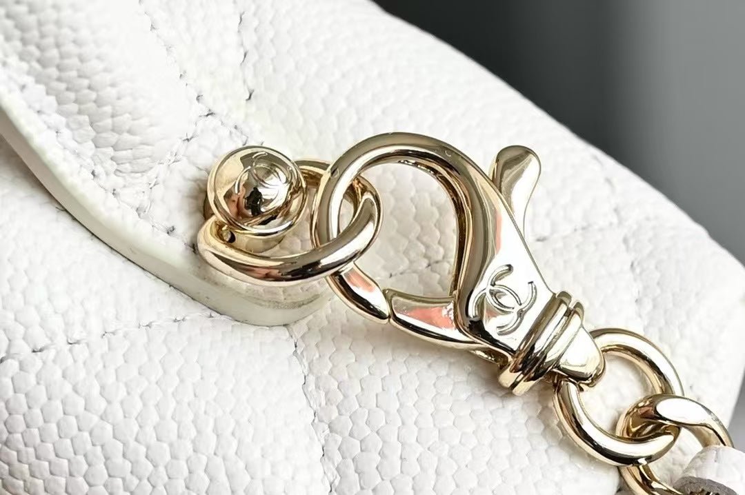 {Style No: ZJBMDHDM} COSMETIC BAG 19 IN WHITE GRAINED CALFSKIN GOLD HARDWARE - Image 5