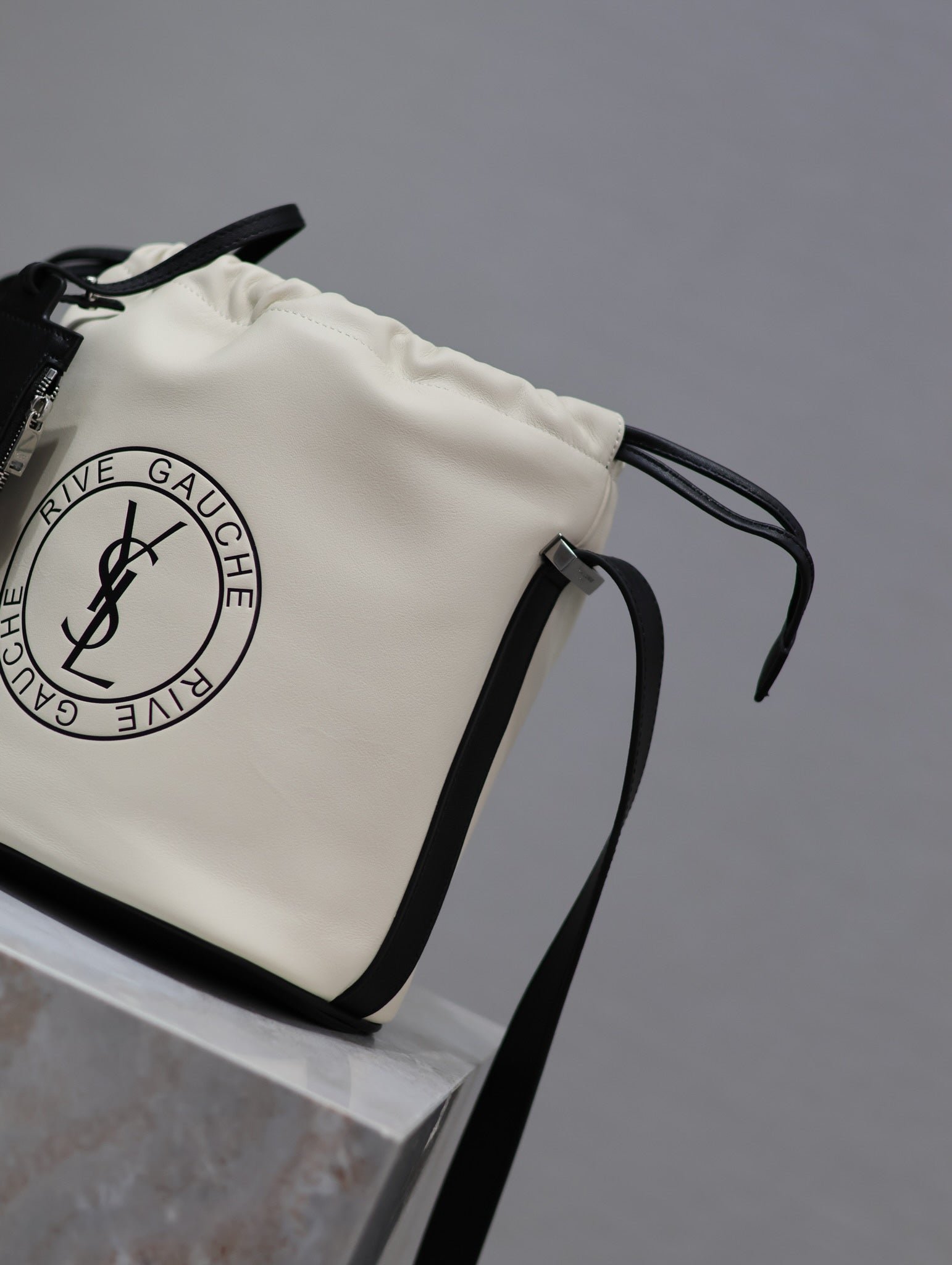 {Style No: 7FXJ36KZ} RIVE GAUCHE BUCKET BAG 23 IN WHITE CALFSKIN - Image 9