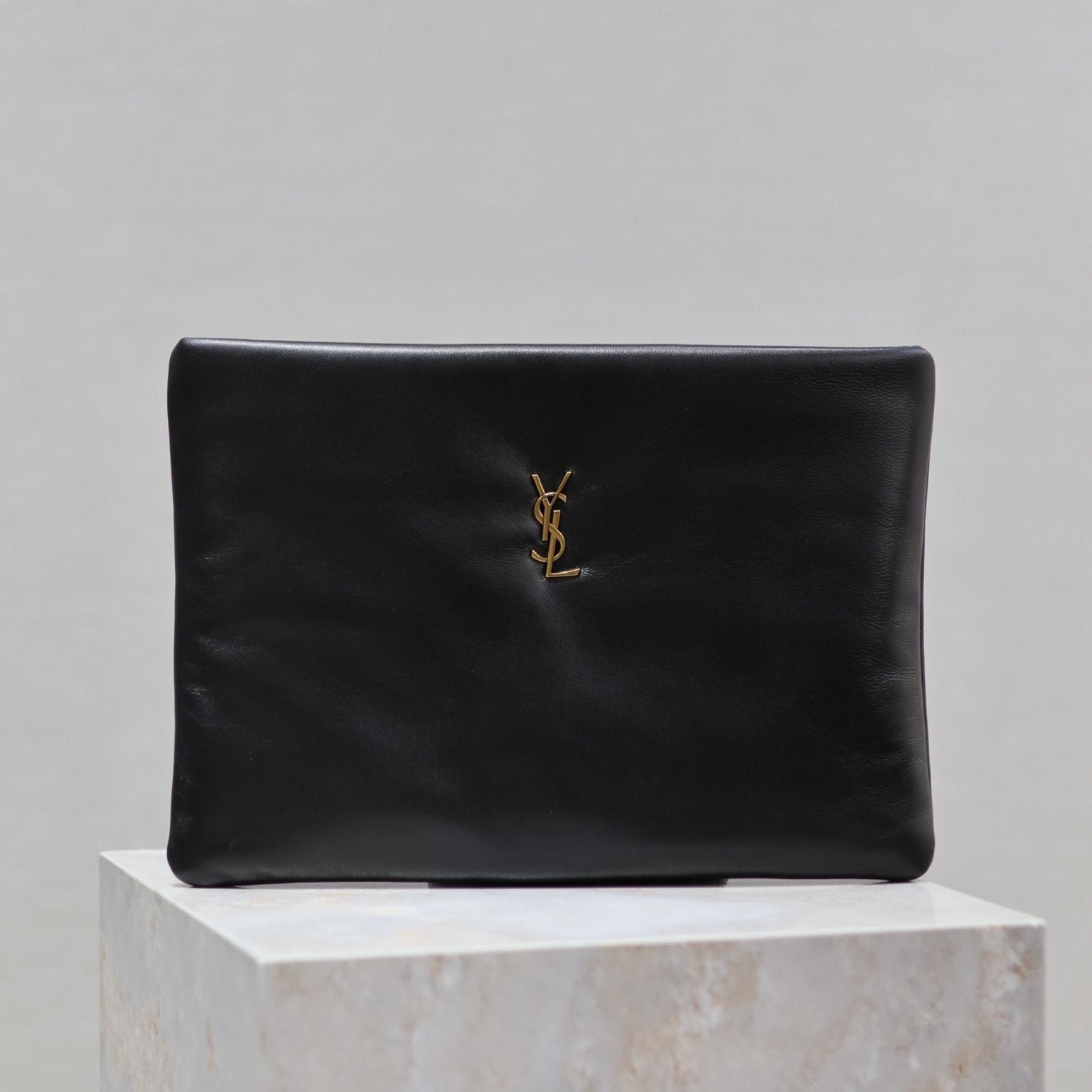 {Style No: 37A8YAZC} CALYPSO LARGE POUCH 30 IN BLACK SMOOTH LAMBSKIN