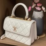 {Style No: 22EU4VTA} MINI FLAP BAG 19 IN WHITE CALFSKIN DIAMOND LOGO