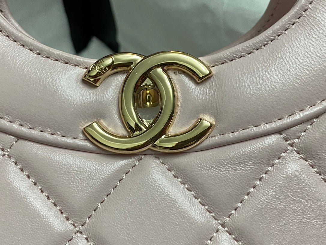 {Style No: MF4CZV4Y} CC SMALL 30 SHOPPING BAG IN LIGHT PINK CALFSKIN - Image 5