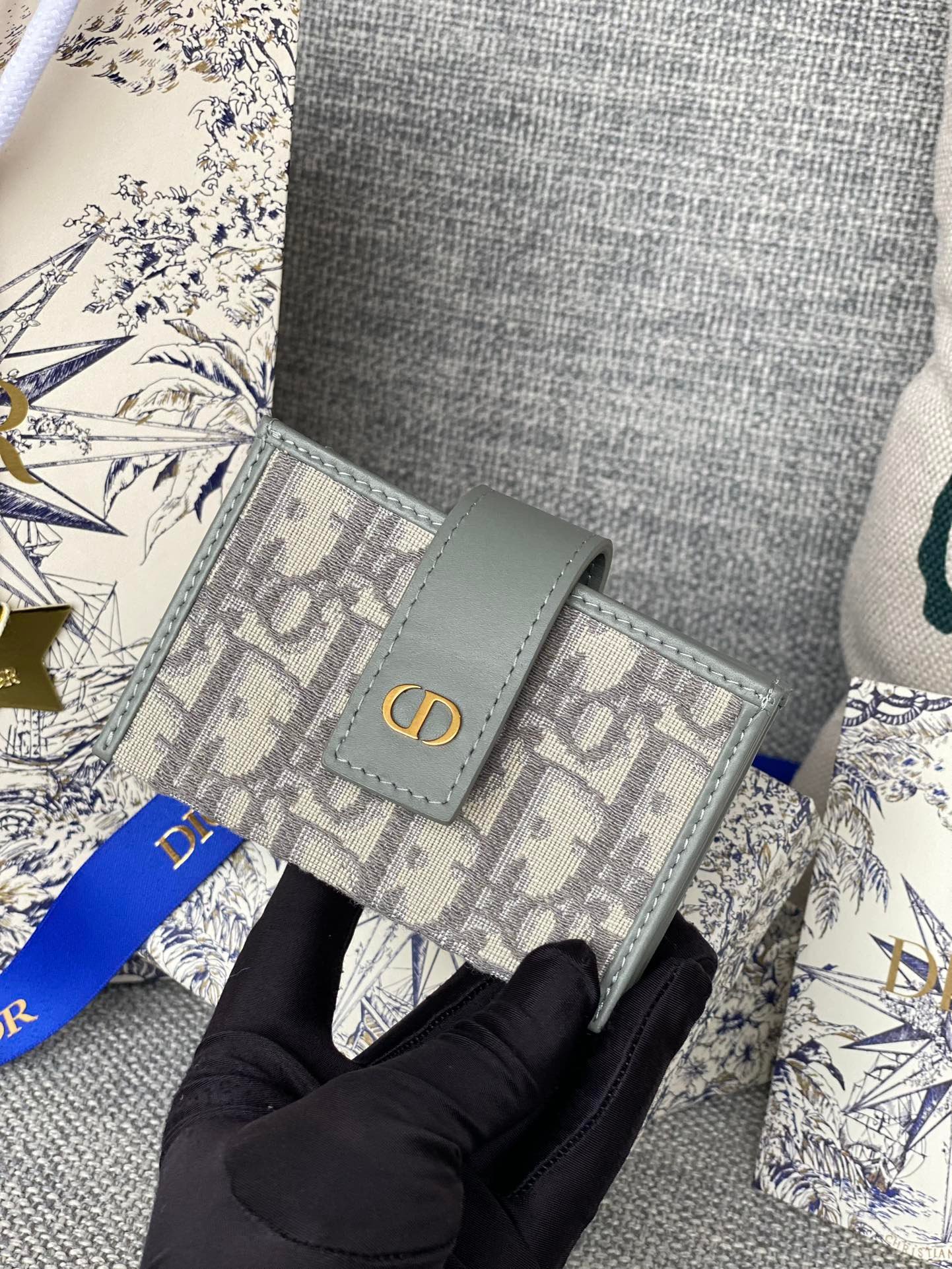 {Style No: D27Q1QMX} MONTAIGNE WALLET 11 IN OSLO GREY MONOGRAM OBLIQUE JACQUARD - Image 4