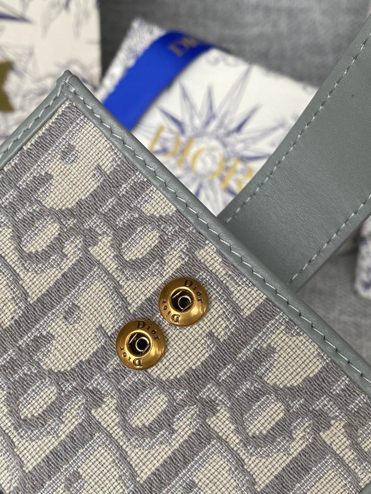{Style No: D27Q1QMX} MONTAIGNE WALLET 11 IN OSLO GREY MONOGRAM OBLIQUE JACQUARD - Image 5