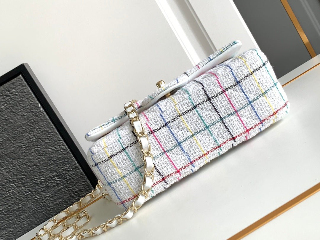 {Style No: XVBNXD1J} CC MEDIUM 20 FLAP BAG IN WHITE WOOL TWEED - Image 6