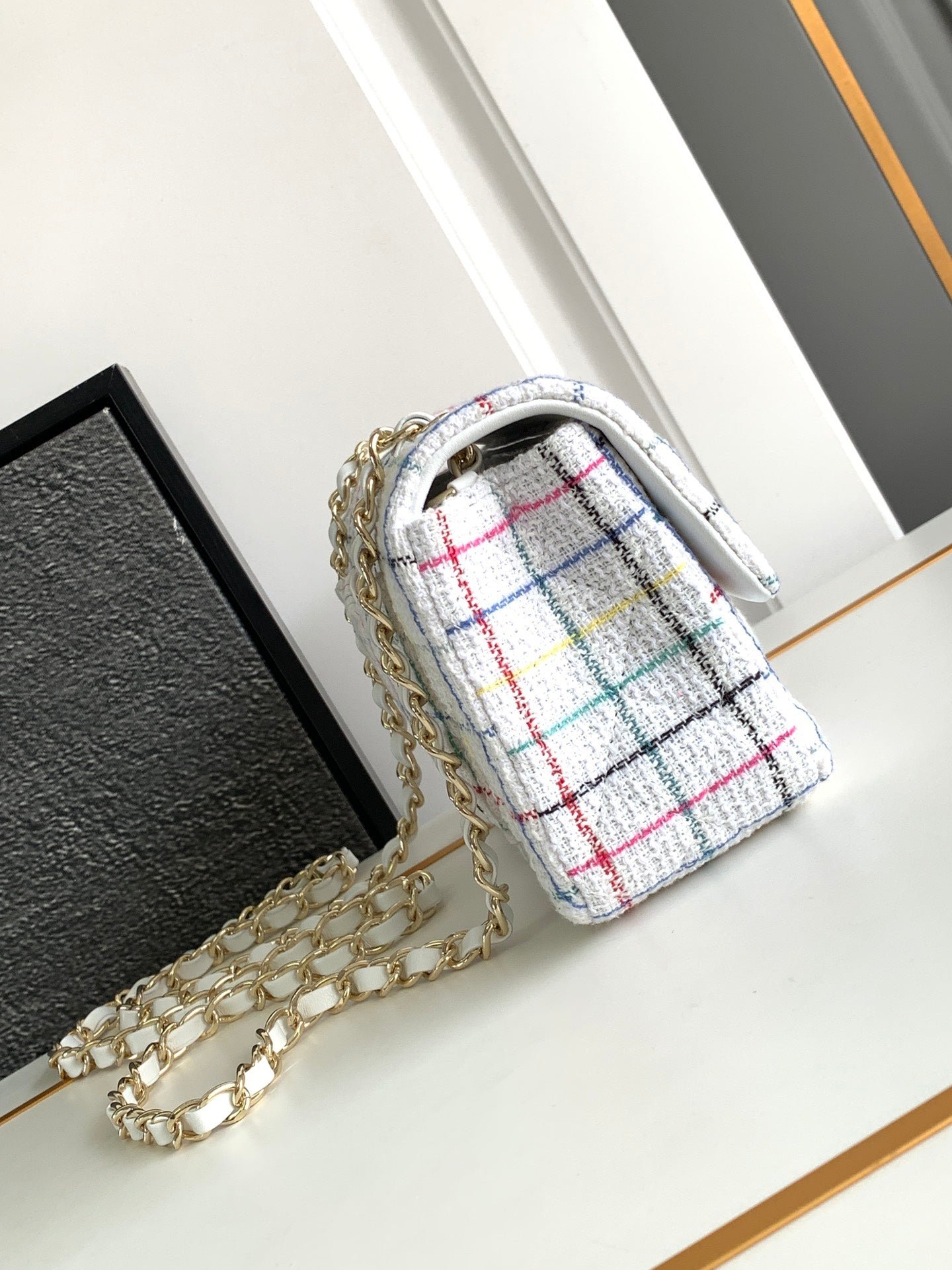 {Style No: XVBNXD1J} CC MEDIUM 20 FLAP BAG IN WHITE WOOL TWEED - Image 5