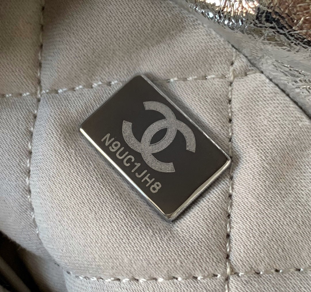 {Style No: SVTSJ7FO} CC 22 BAG IN SILVER SHINY CALFSKIN AND GOLD METAL - Image 5