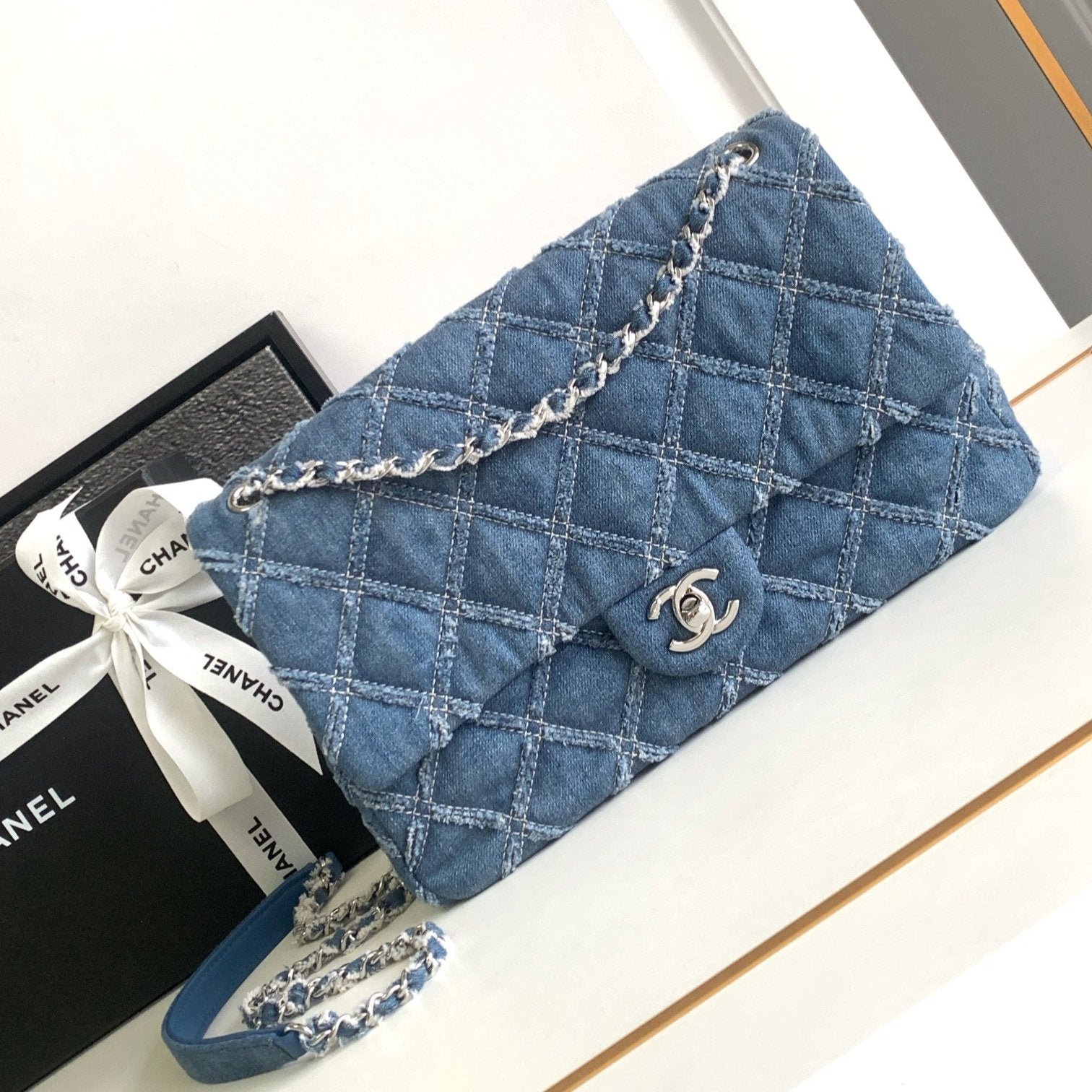 {Style No: OHLEXUGI} CC MINI 25 CLASSIC BAG IN BLUE COBALT DENIM