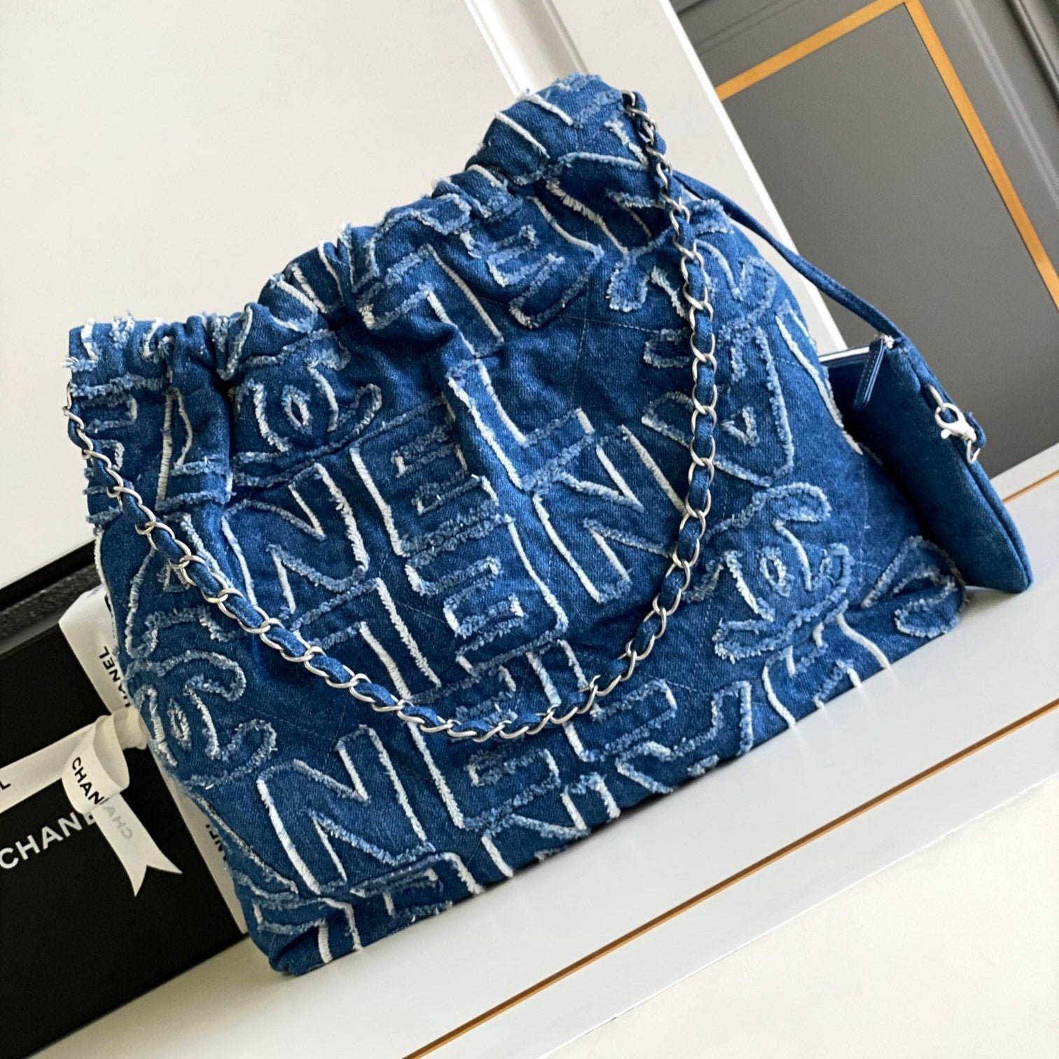 {Style No: YXHRCBF6} CC MEDIUM 37 BAG IN NAVY BLUE DENIM