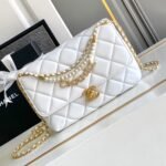 {Style No: 142T3OVF} CC MEDIUM 22 FLAP BAG IN WHITE LAMBSKIN GOLD HARDWARE