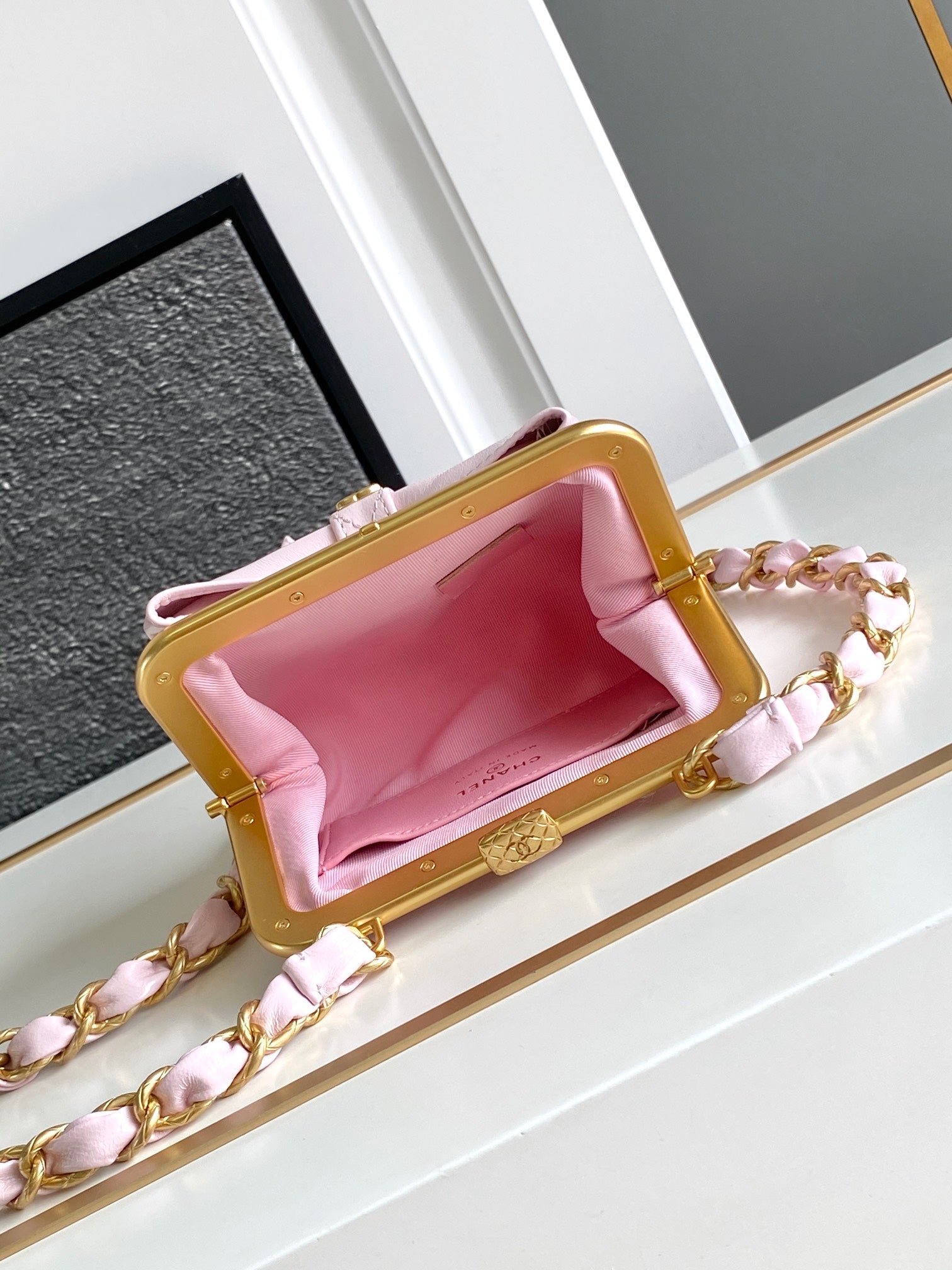 {Style No: VK1G68R6} CC MINI 13 CLUTCH WITH STRAP IN LIGHT PINK LAMBSKIN ATTACH BOW - Image 9