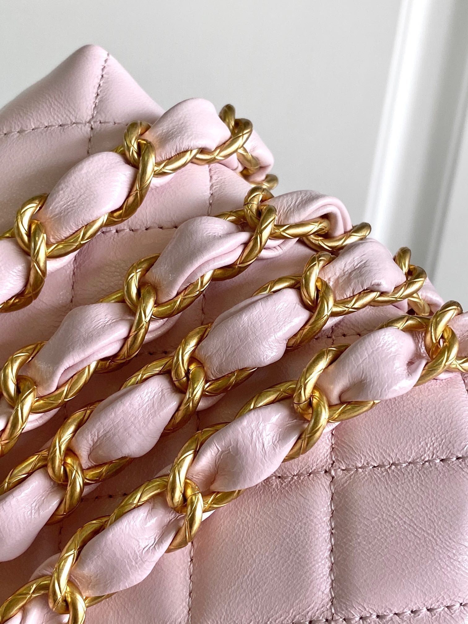 {Style No: VK1G68R6} CC MINI 13 CLUTCH WITH STRAP IN LIGHT PINK LAMBSKIN ATTACH BOW - Image 5
