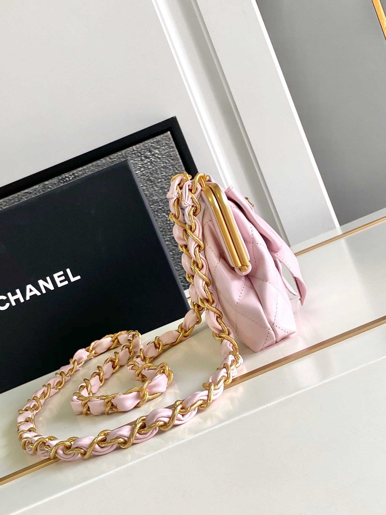 {Style No: VK1G68R6} CC MINI 13 CLUTCH WITH STRAP IN LIGHT PINK LAMBSKIN ATTACH BOW - Image 3