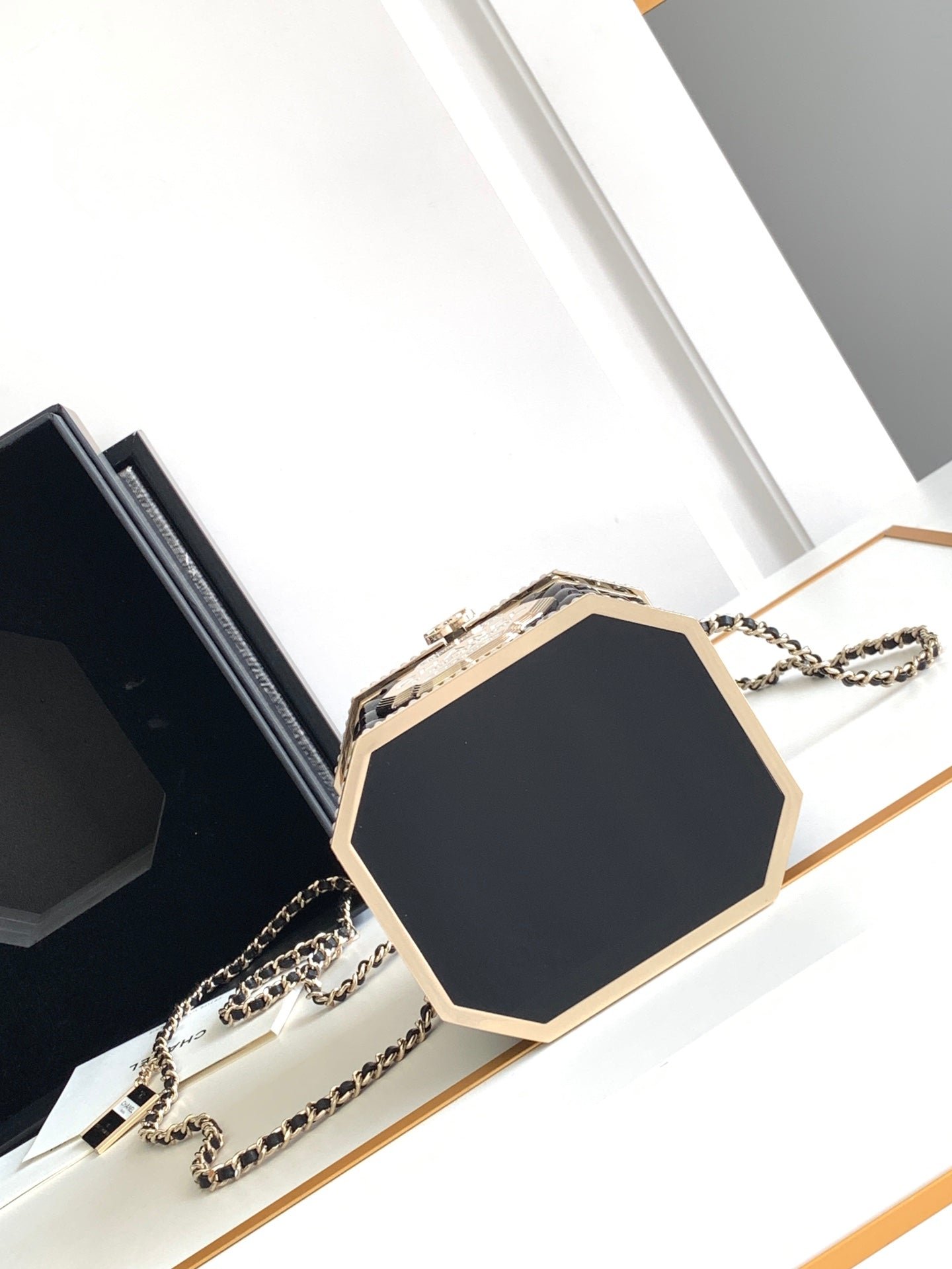 {Style No: X85SQRVT} CC 12 TEA BOX MINAUDIERE BAG IN BLACK RESIN - Image 7
