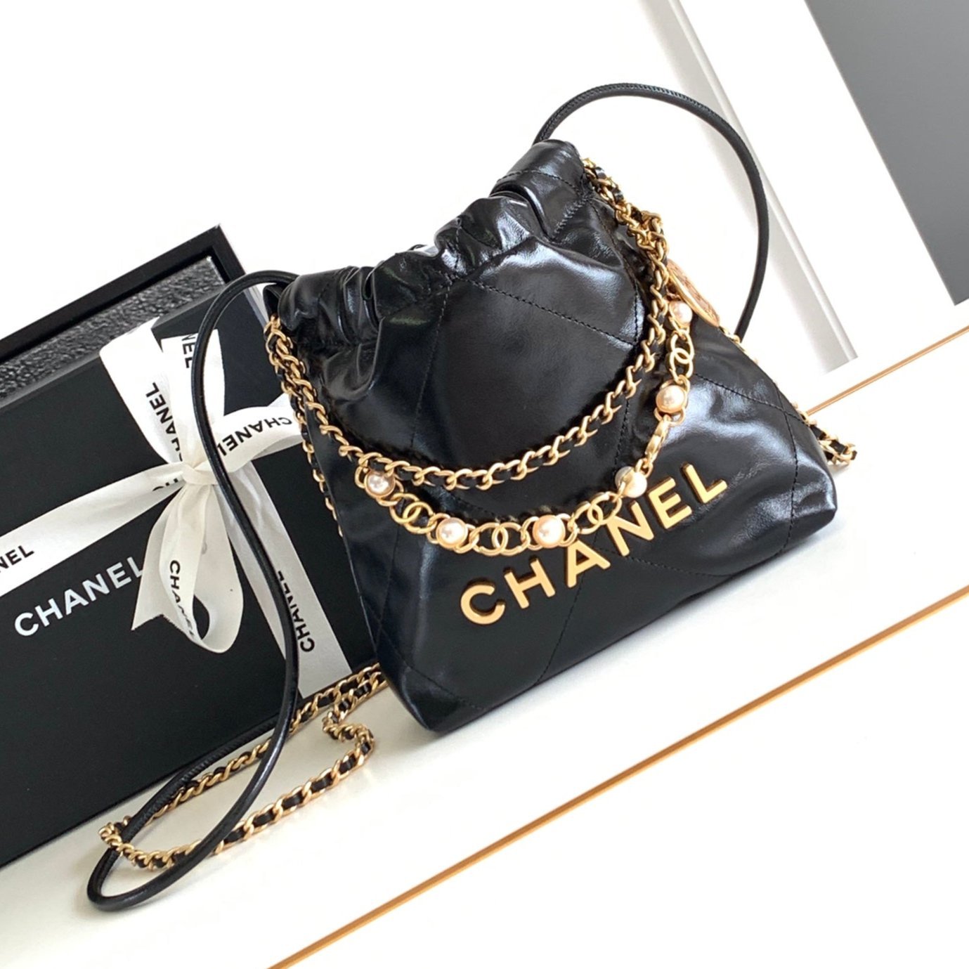 {Style No: K2ICL3MF} CC MINI 20 BAG IN BLACK SHINNY CALFSKIN WITH GOLD METAL
