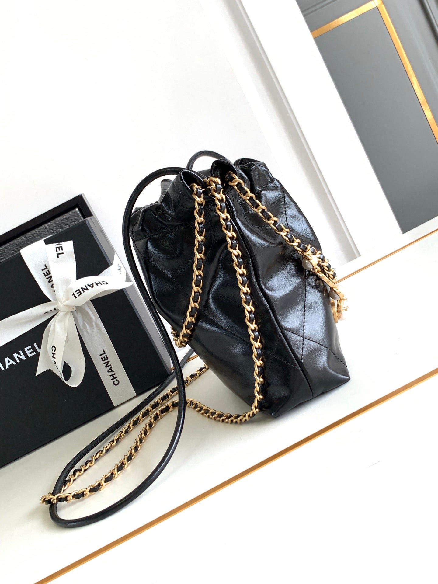 {Style No: K2ICL3MF} CC MINI 20 BAG IN BLACK SHINNY CALFSKIN WITH GOLD METAL - Image 3