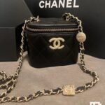 {Style No: VD361FOY} SMALL VANITY CASE 11 IN BLACK CALFSKIN GOLD HARDWARE