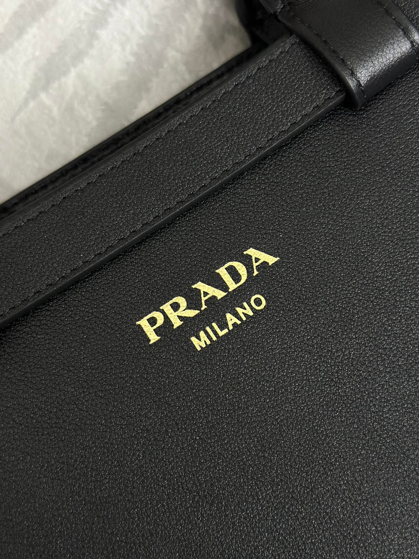 {Style No: QMLS5BKC} PRADA 25S BUCKLE MEDIUM HANDBAG 28 IN BLACK CALFSKIN GOLD HARDWRE - Image 3