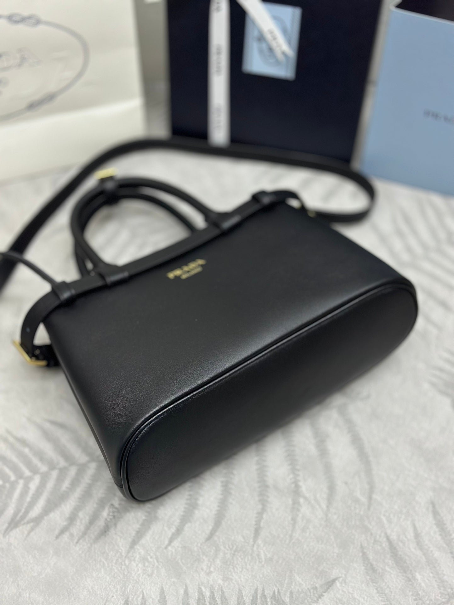 {Style No: QMLS5BKC} PRADA 25S BUCKLE MEDIUM HANDBAG 28 IN BLACK CALFSKIN GOLD HARDWRE - Image 6