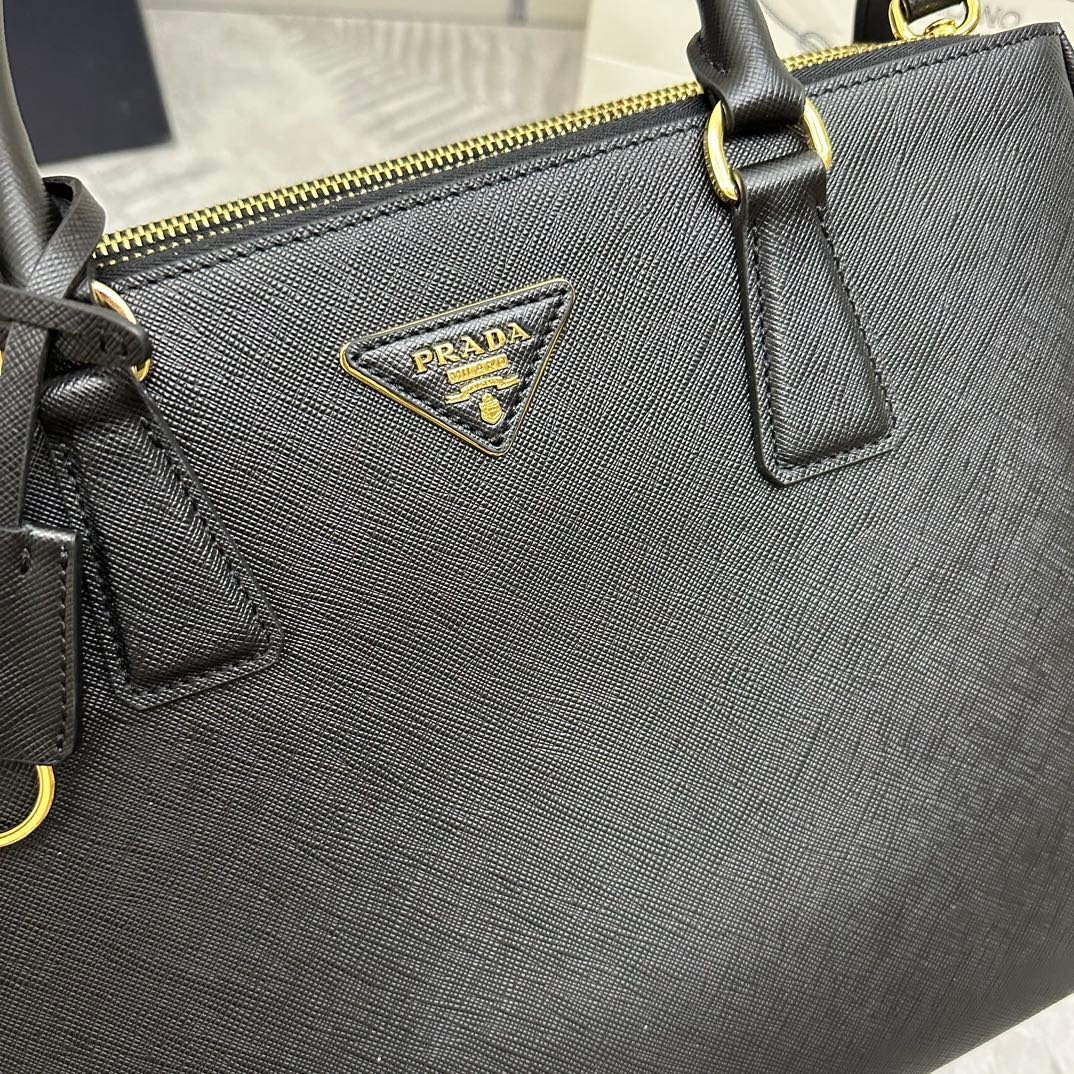 {Style No: WFFKCE7A} PRADA 25S GALLERIA LARGE BAG 32 IN BLACK CALFSKIN GOLD HARDWARE - Image 3