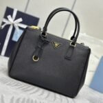 {Style No: WFFKCE7A} PRADA 25S GALLERIA LARGE BAG 32 IN BLACK CALFSKIN GOLD HARDWARE