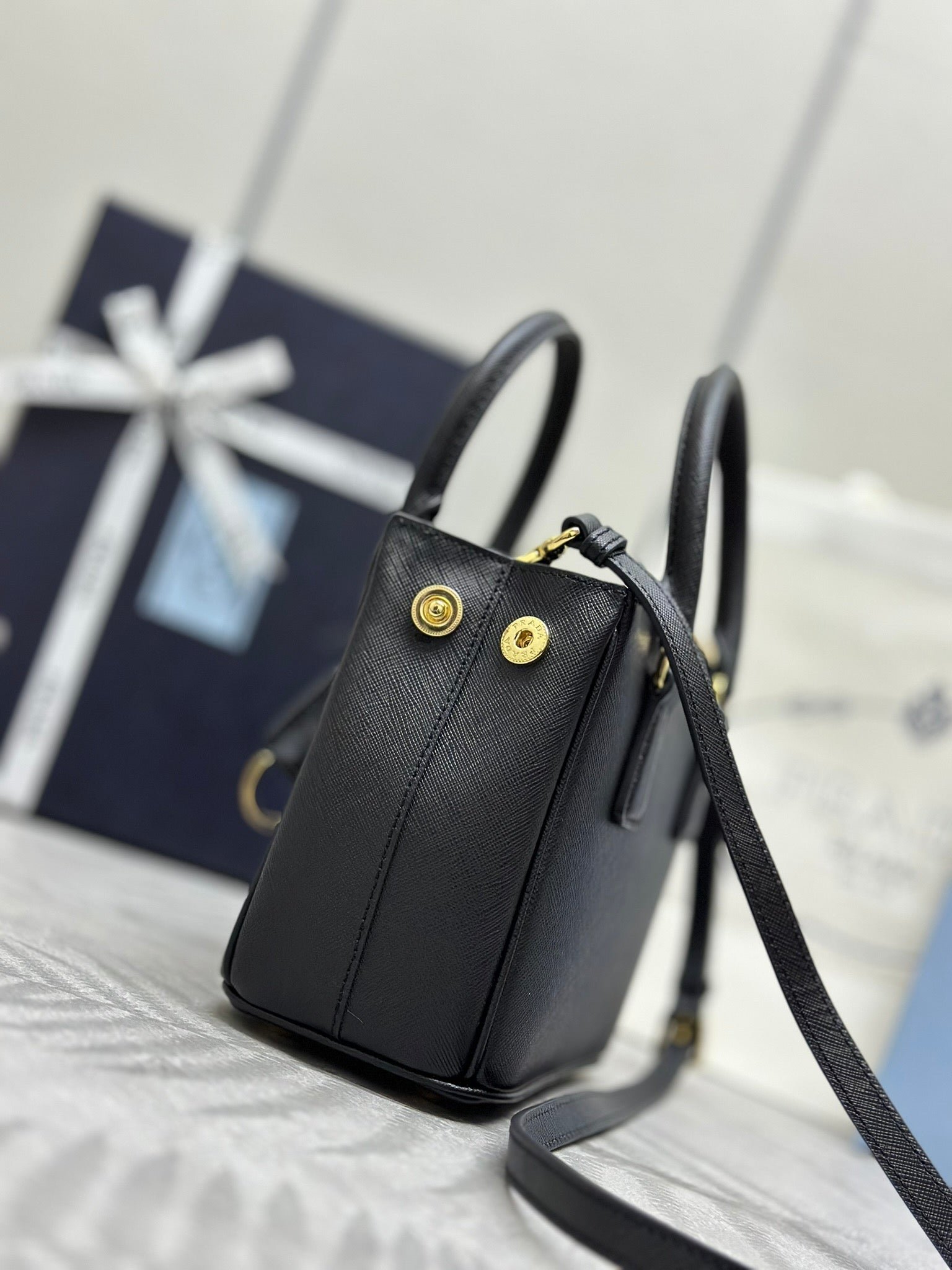 {Style No: S9KP4XXW} PRADA 25S GALLERIA MEDIUM BAG 20 IN BLACK CALFSKIN GOLD HARDWARE - Image 8