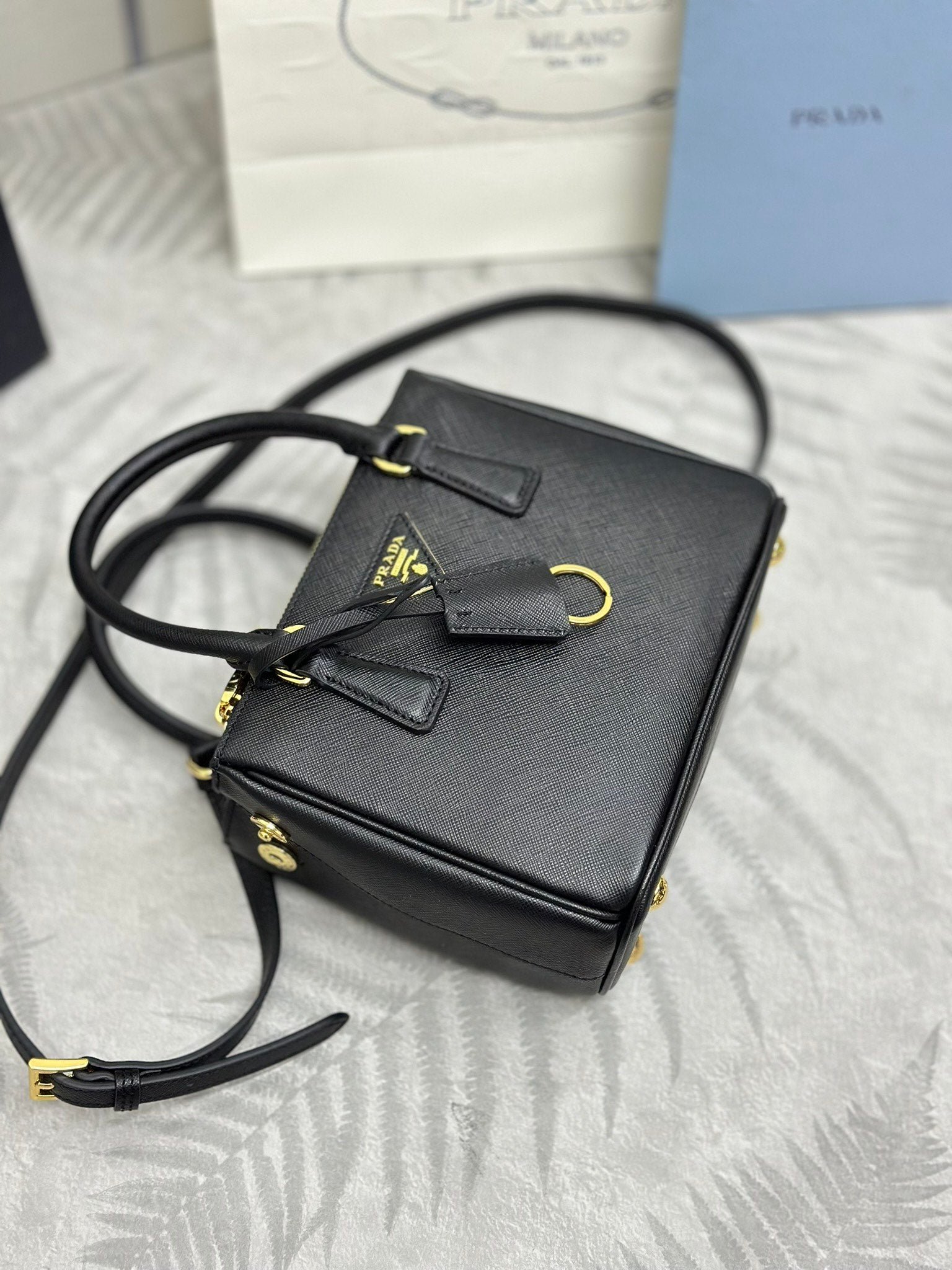 {Style No: S9KP4XXW} PRADA 25S GALLERIA MEDIUM BAG 20 IN BLACK CALFSKIN GOLD HARDWARE - Image 6