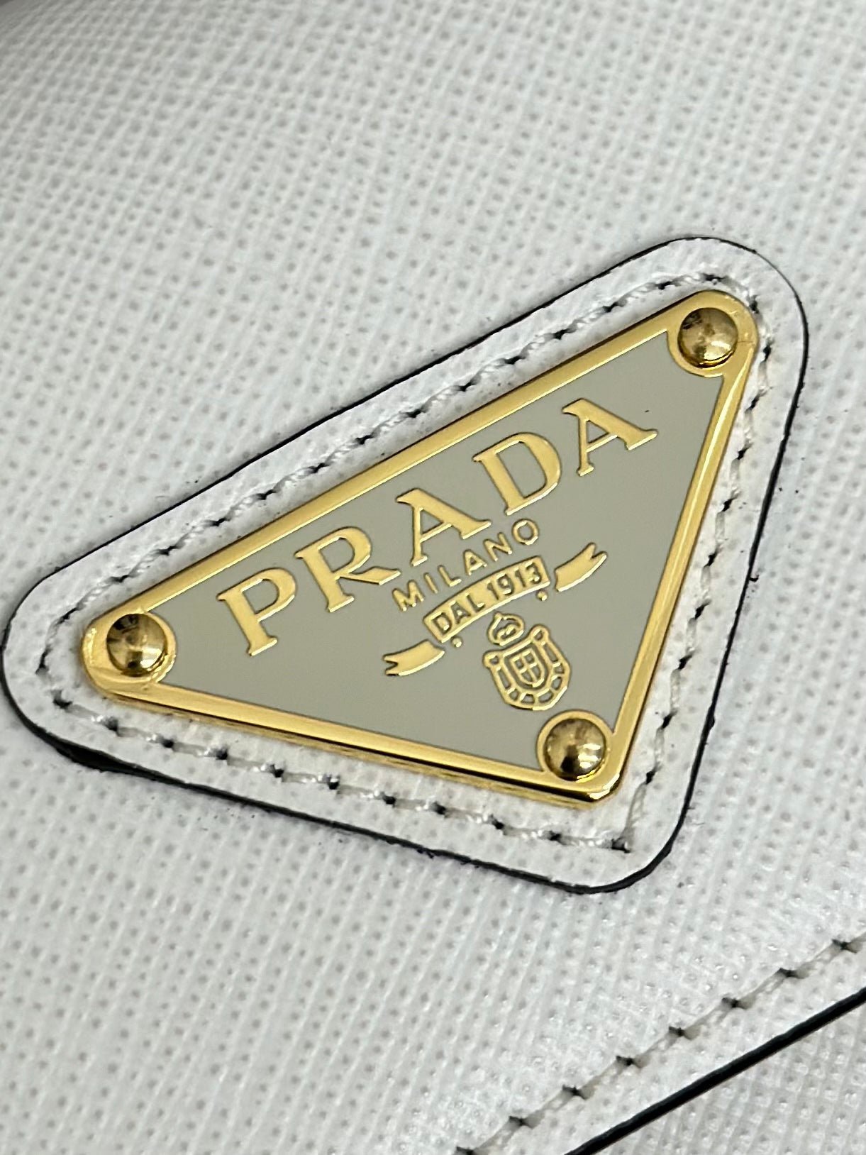 {Style No: N7R4O78C} PRADA 25S MINI FLAP BAG 20 IN WHITE SAFFIANO CALFSKIN GOLD HARDWARE - Image 3