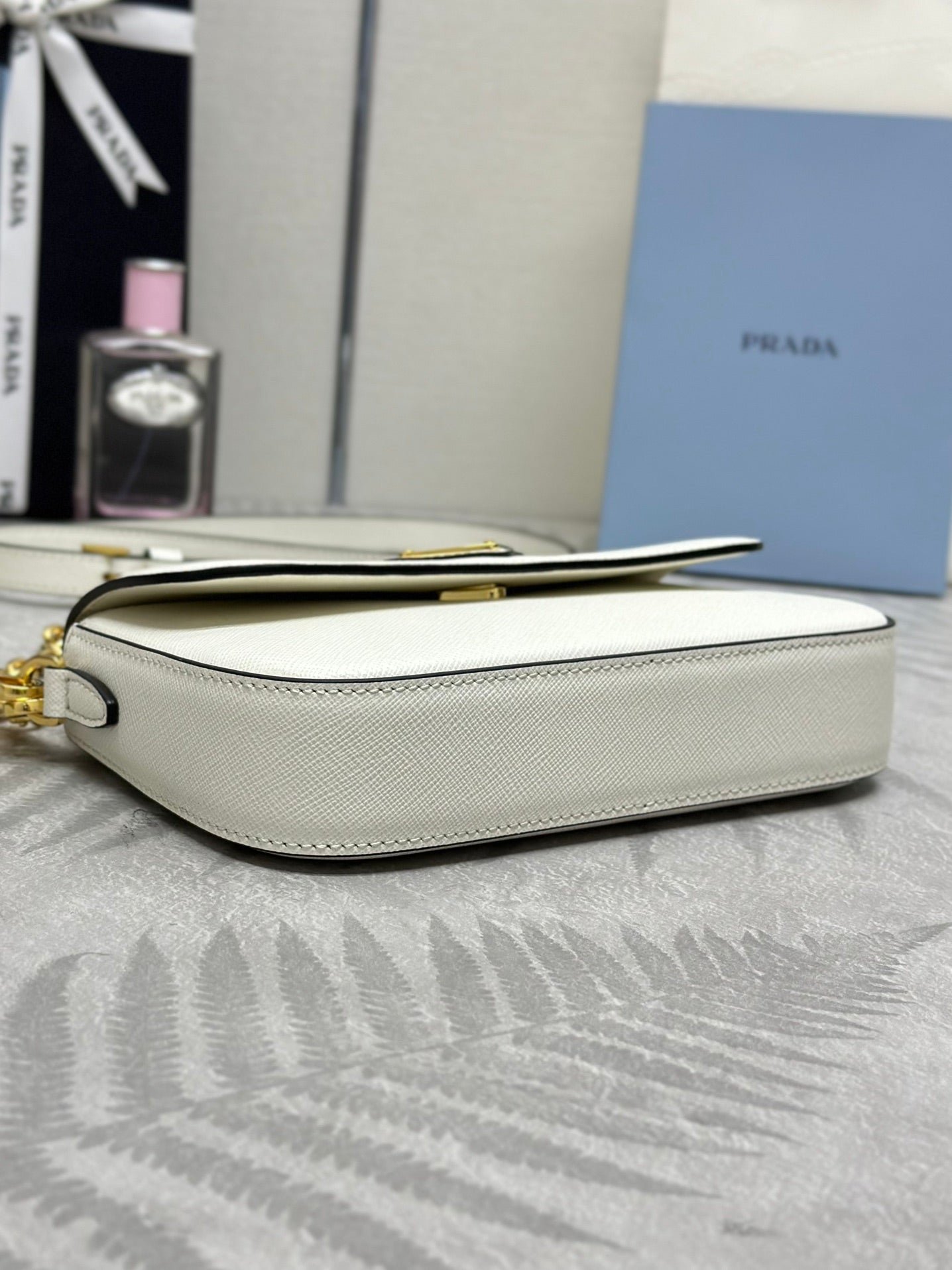 {Style No: N7R4O78C} PRADA 25S MINI FLAP BAG 20 IN WHITE SAFFIANO CALFSKIN GOLD HARDWARE - Image 9