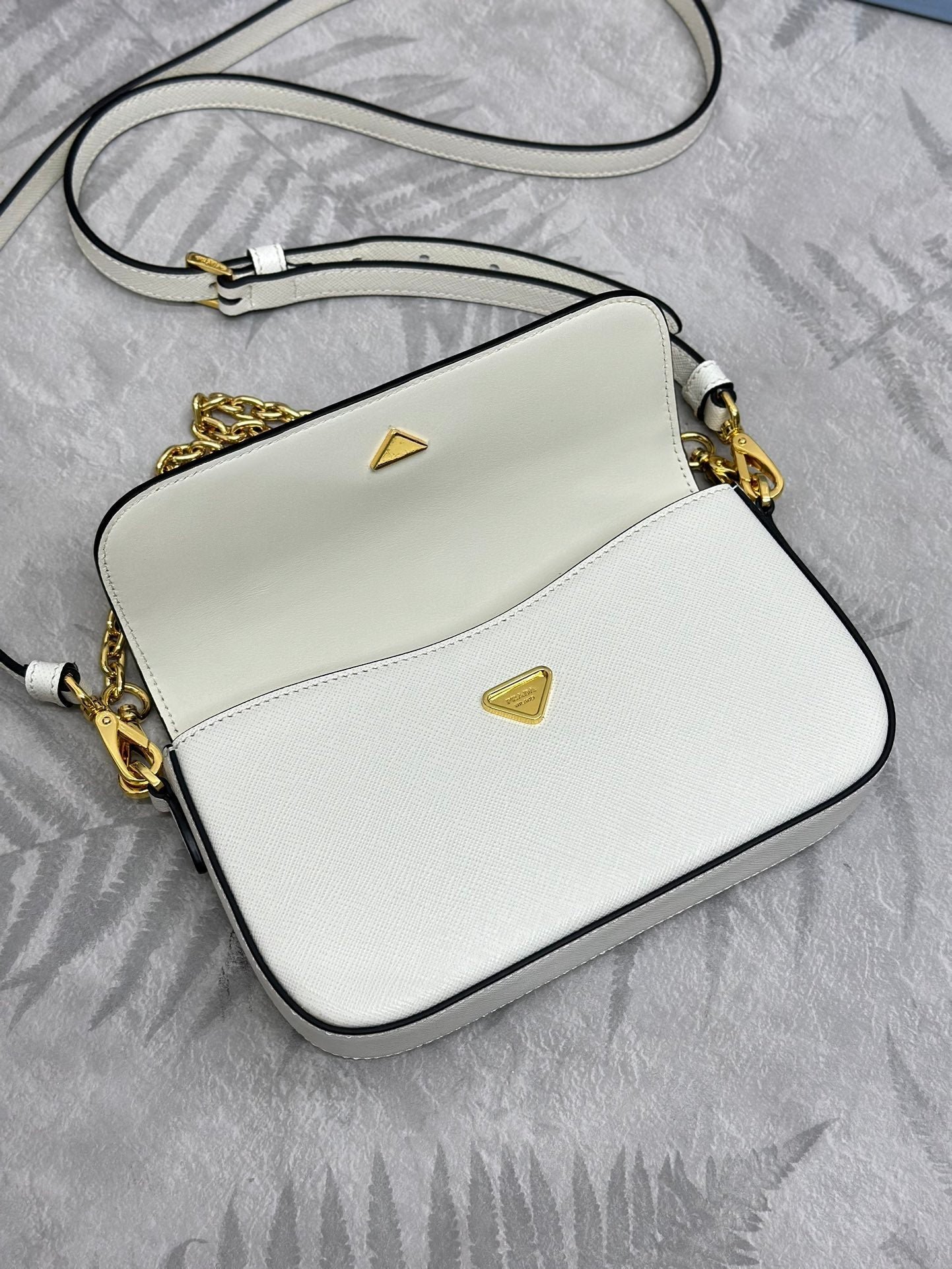 {Style No: N7R4O78C} PRADA 25S MINI FLAP BAG 20 IN WHITE SAFFIANO CALFSKIN GOLD HARDWARE - Image 6