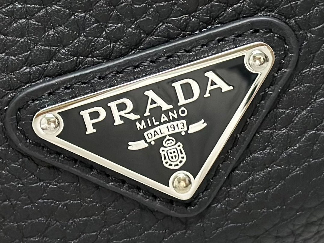 {Style No: F19QIP3T} PRADA 25S SHOULDER STRAP BAG 26 IN BLACK CALFSKIN SILVER HARDWRE - Image 3