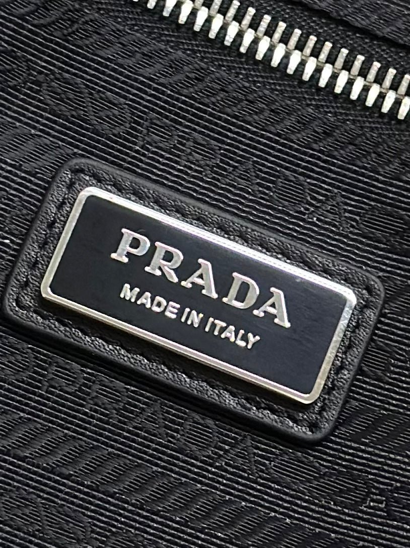{Style No: F19QIP3T} PRADA 25S SHOULDER STRAP BAG 26 IN BLACK CALFSKIN SILVER HARDWRE - Image 9