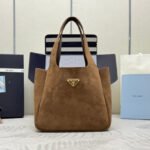 {Style No: P2QQ815Z} TOTE BAG 25 IN CHERRY WOOD SUEDE GOLD LOGO