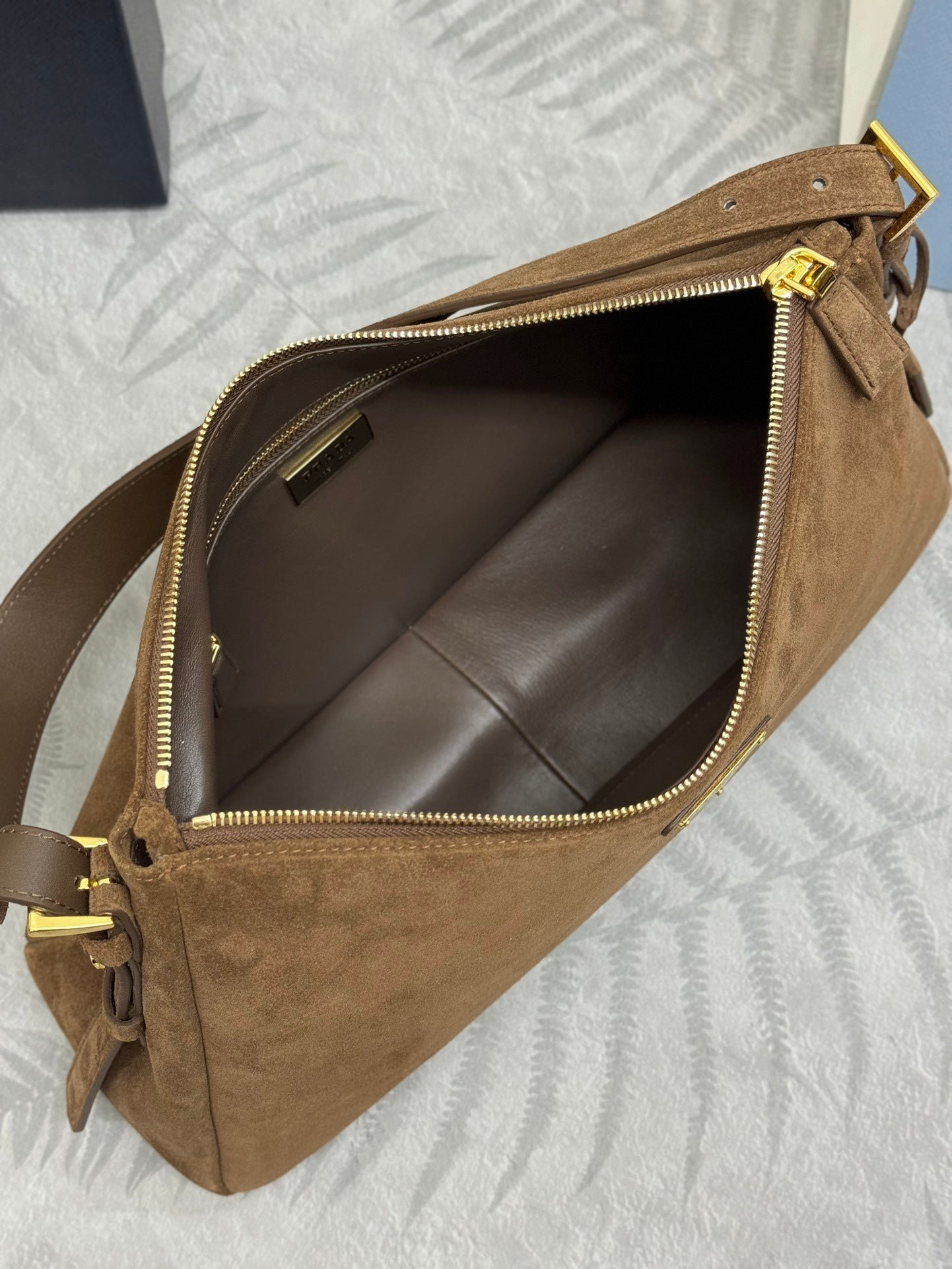 {Style No: 1PGUSMXN} PRADA 25S AIMEE SHOULDER BAG 39 IN BROWN SUEDE - Image 5