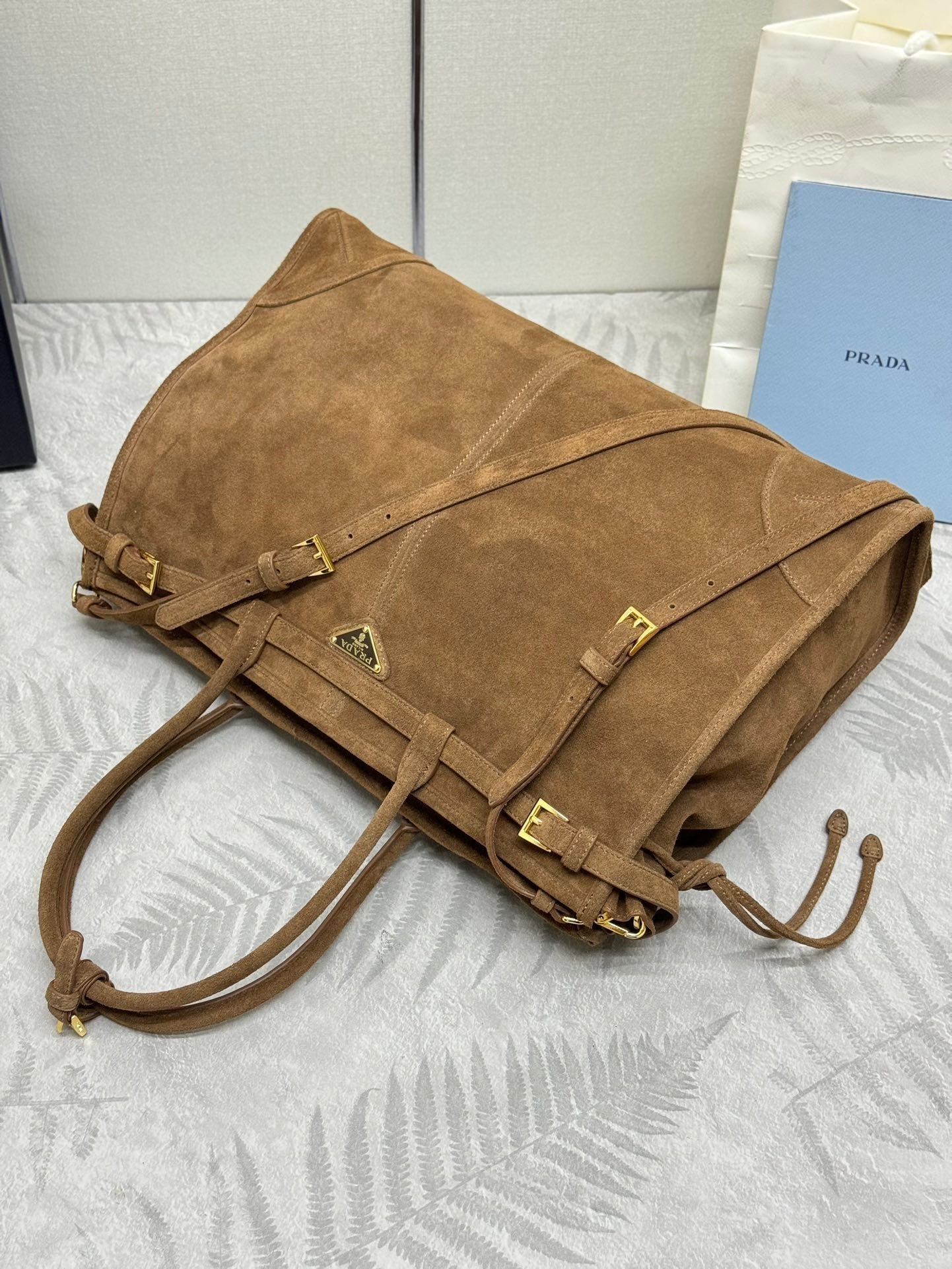 {Style No: TC1XSXLG} TOTE BAG WITH BELT 42 IN RUSSET BROWN SUEDE GOLD HARDWARE - Image 4