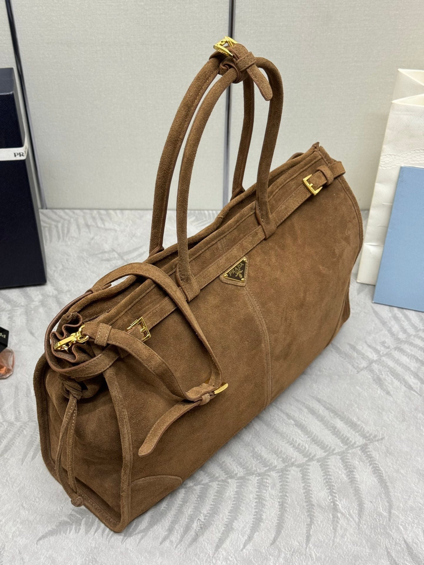 {Style No: TC1XSXLG} TOTE BAG WITH BELT 42 IN RUSSET BROWN SUEDE GOLD HARDWARE - Image 5
