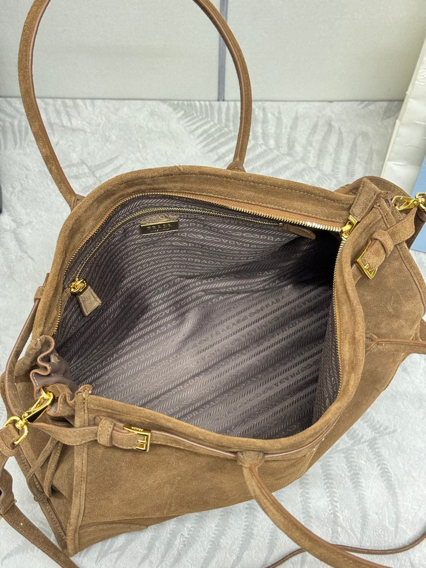 {Style No: TC1XSXLG} TOTE BAG WITH BELT 42 IN RUSSET BROWN SUEDE GOLD HARDWARE - Image 6
