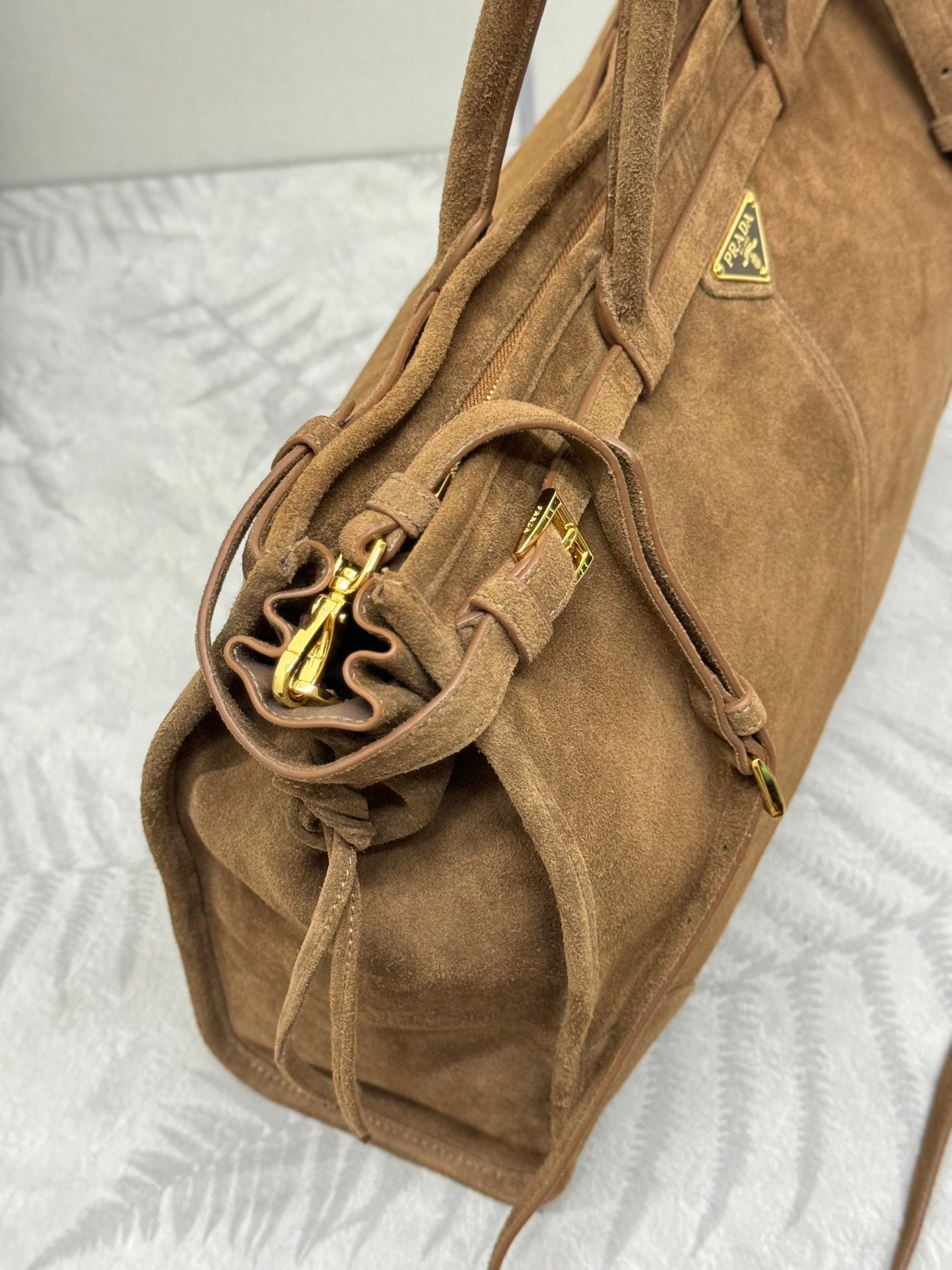 {Style No: TC1XSXLG} TOTE BAG WITH BELT 42 IN RUSSET BROWN SUEDE GOLD HARDWARE - Image 7