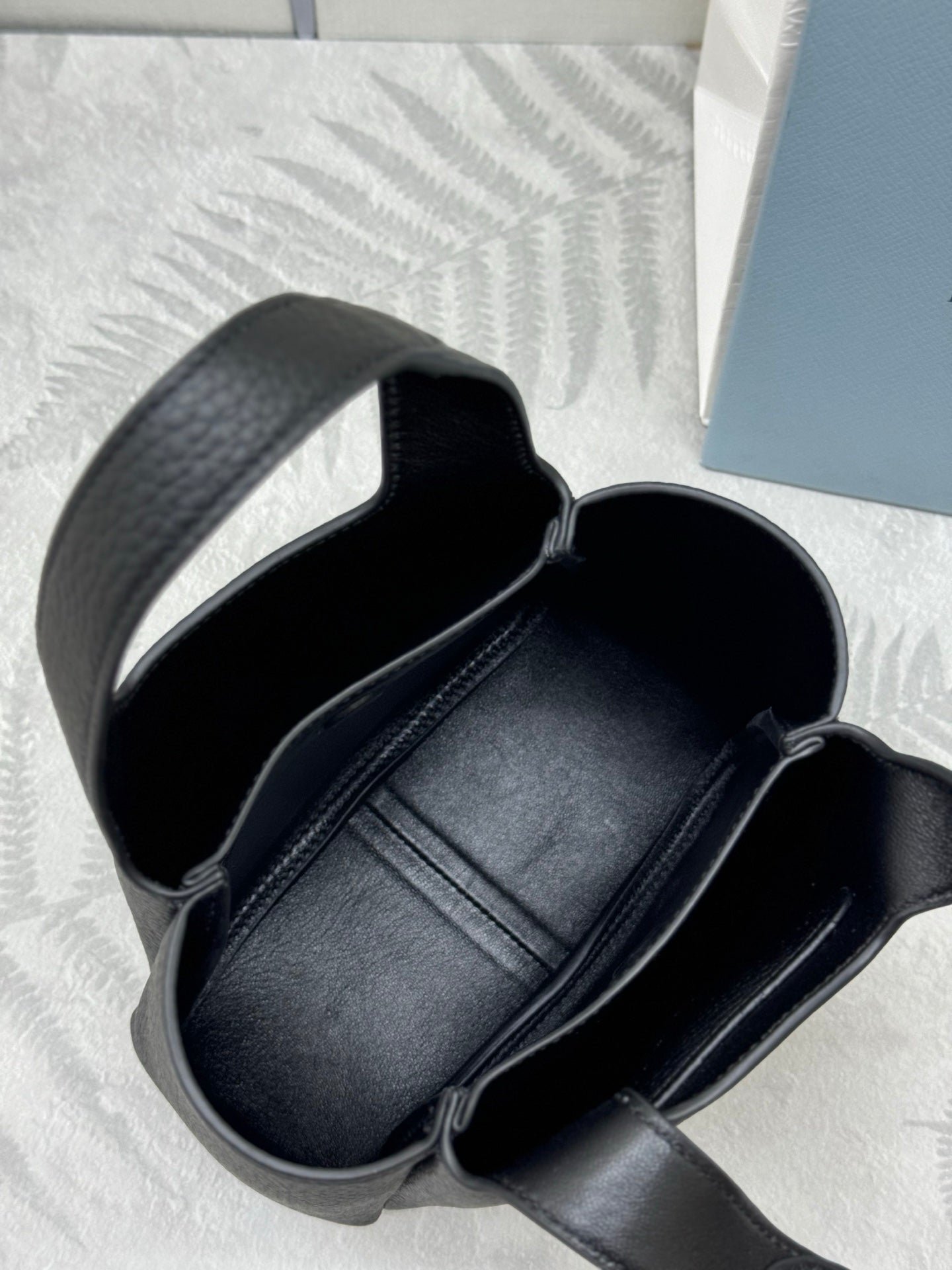 {Style No: 86SEETIF} PRADA 25S TOTE MINI BAG 18 IN BLACK CALFSKIN GOLD HARDWARE - Image 5