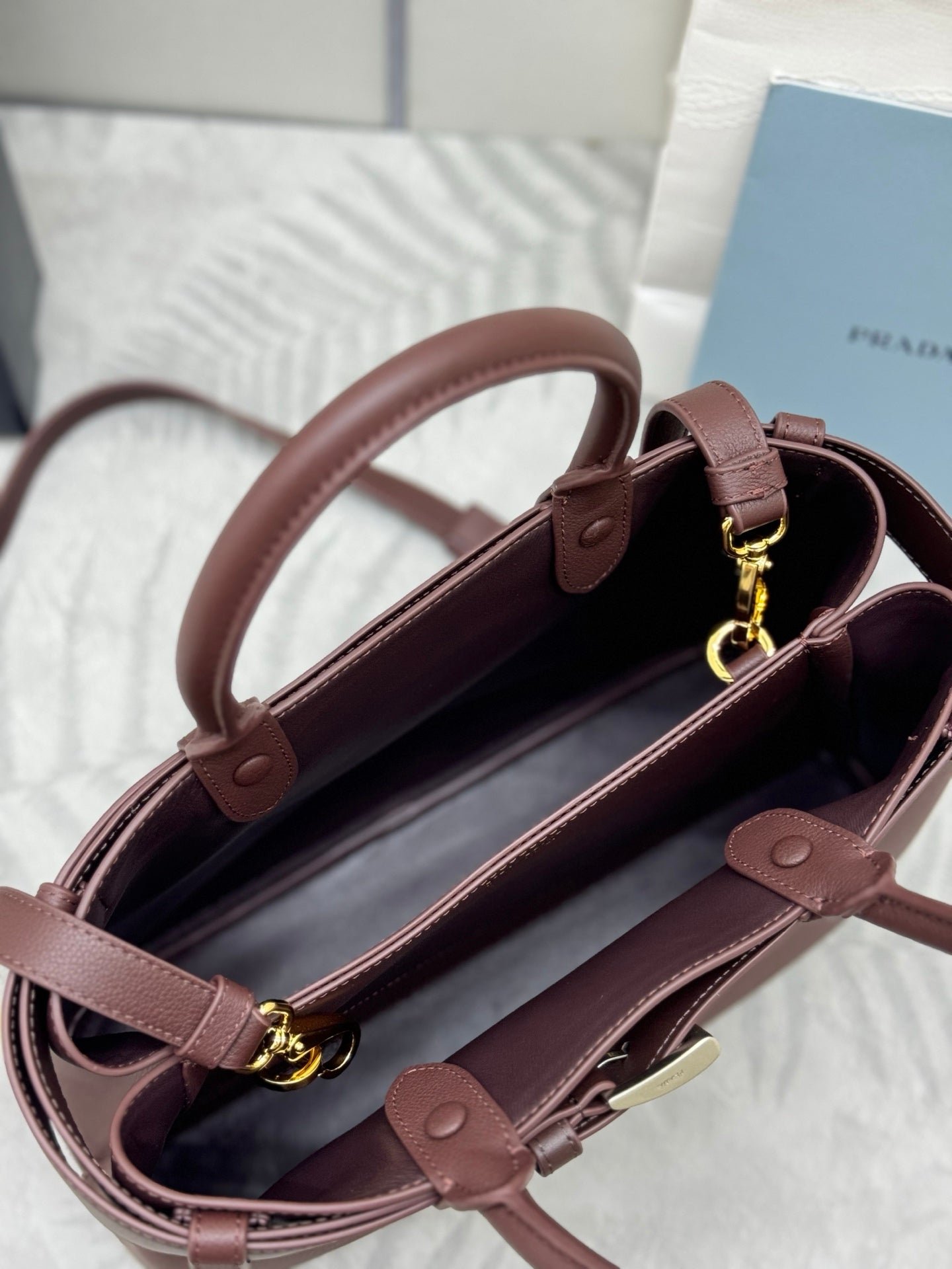 {Style No: UDFNT2AZ} PRADA 25S BUCKLE SMALL HANDBAG 32 IN RICH BROWN CALFSKIN GOLD HARDWARE - Image 5
