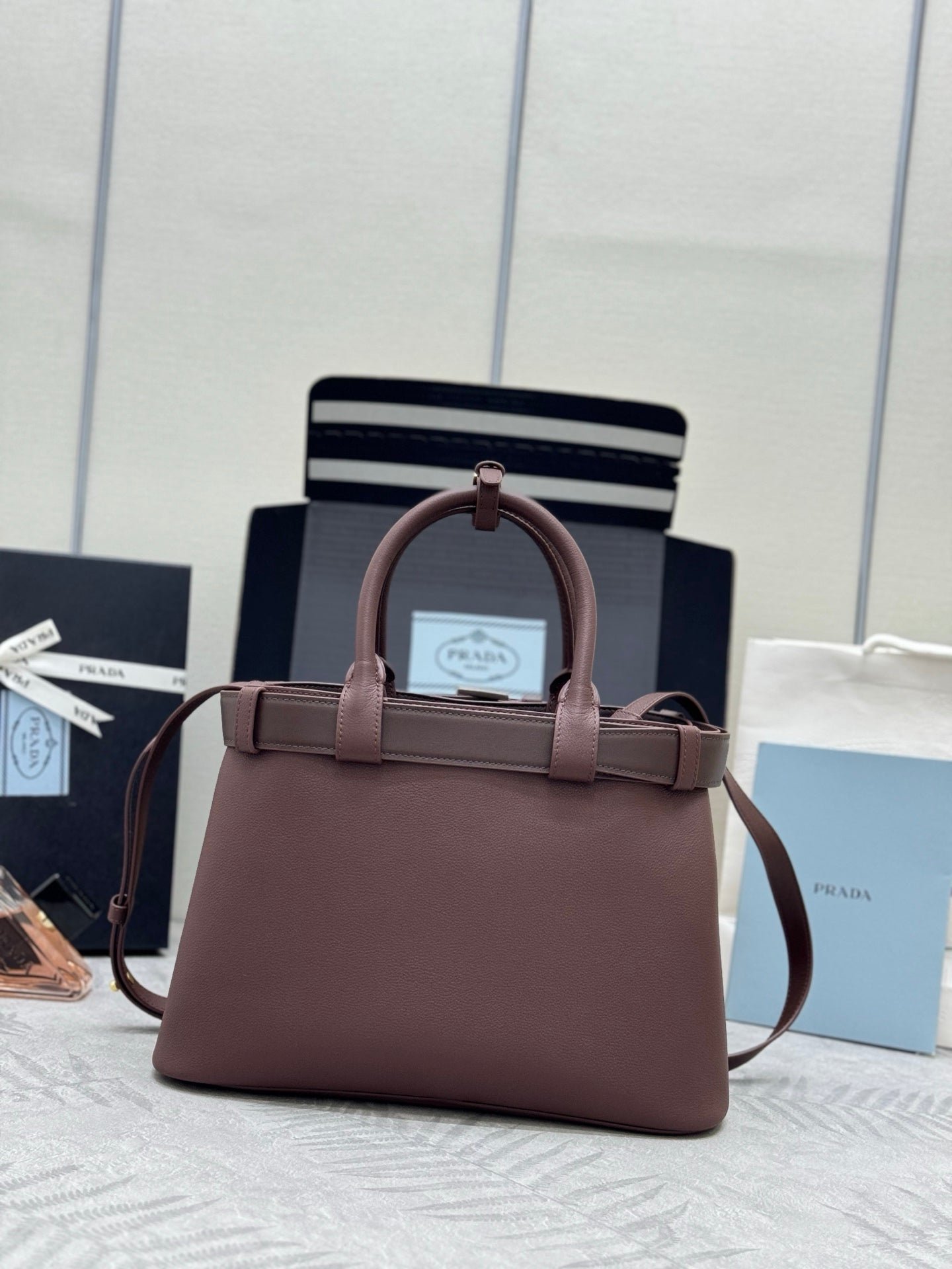 {Style No: UDFNT2AZ} PRADA 25S BUCKLE SMALL HANDBAG 32 IN RICH BROWN CALFSKIN GOLD HARDWARE - Image 2