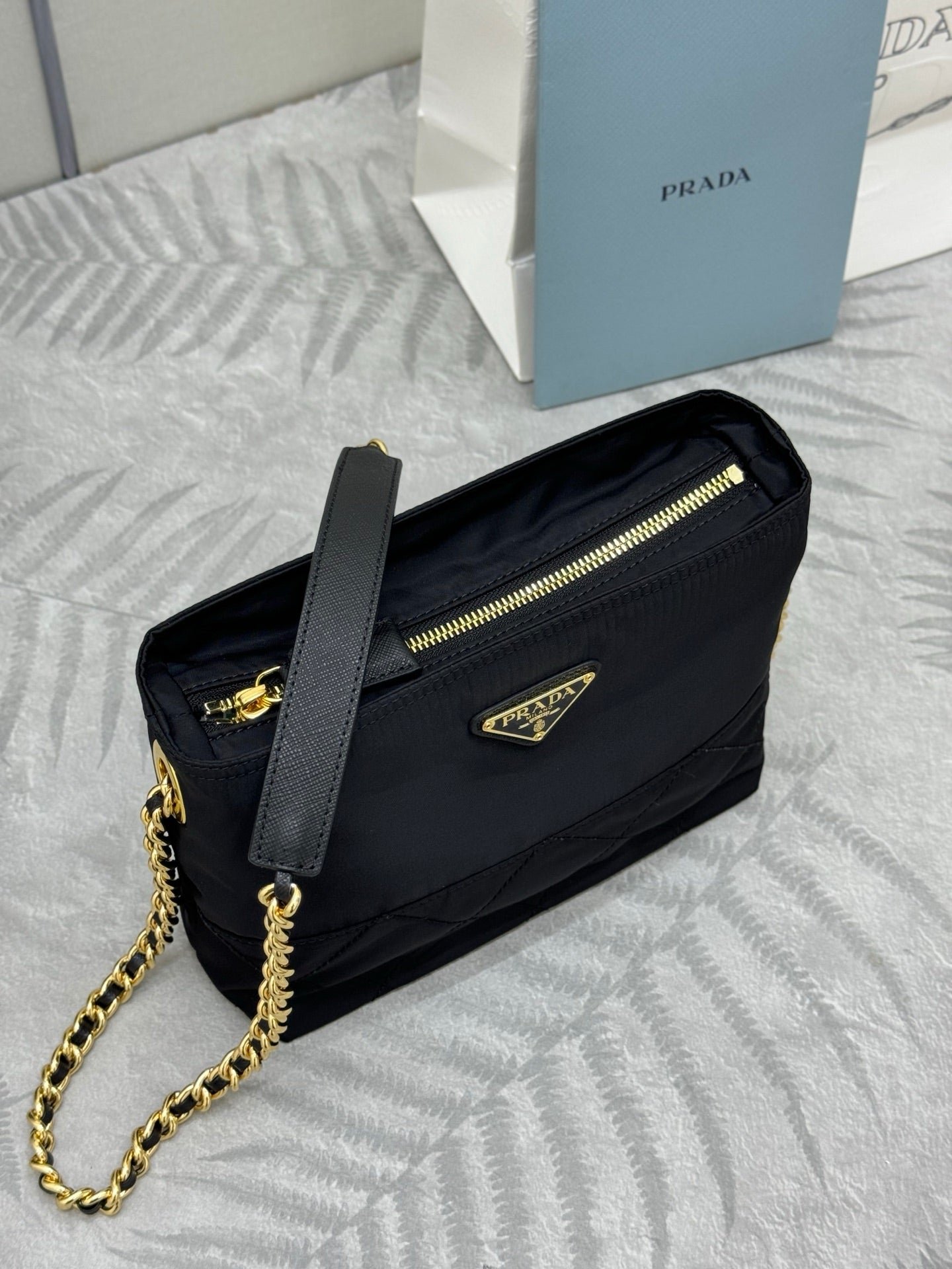{Style No: 7V85T9R9} PRADA 25S CROSSBODY BAG 21 IN BLACK NYLON GOLD HARDWRE - Image 4