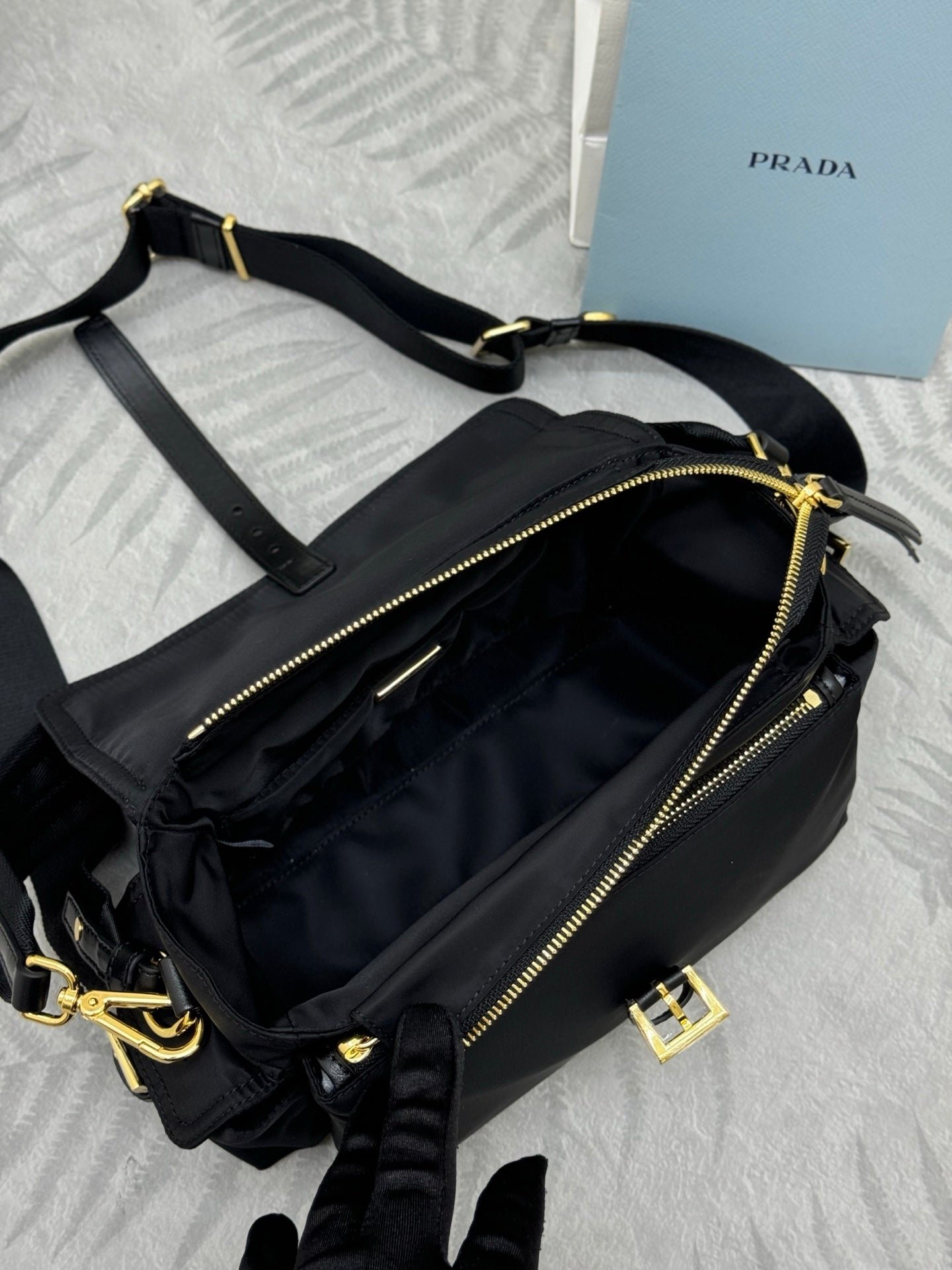 {Style No: YBXJY9Y4} PRADA 25S EXPLORE LARGE SHOULDER BAG 30 IN BLACK RE-NYLON WITH FLAP - Image 4