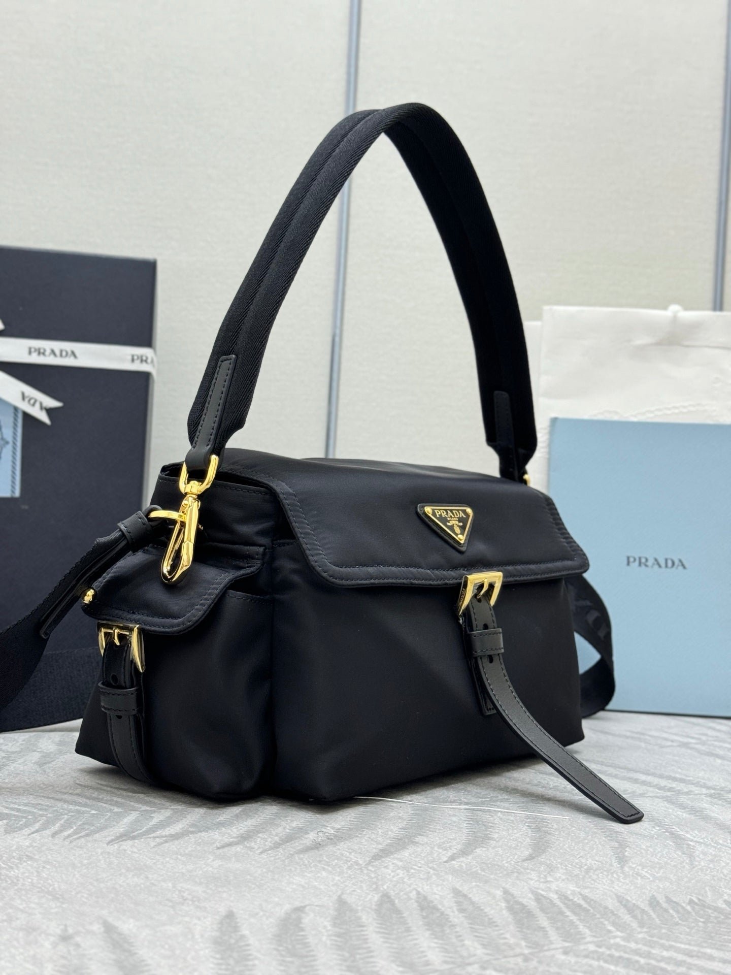 {Style No: YBXJY9Y4} PRADA 25S EXPLORE LARGE SHOULDER BAG 30 IN BLACK RE-NYLON WITH FLAP - Image 3