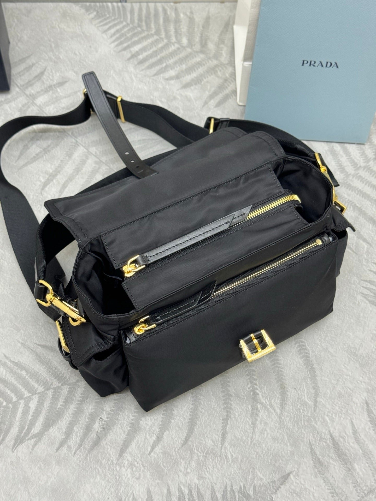 {Style No: YBXJY9Y4} PRADA 25S EXPLORE LARGE SHOULDER BAG 30 IN BLACK RE-NYLON WITH FLAP - Image 5