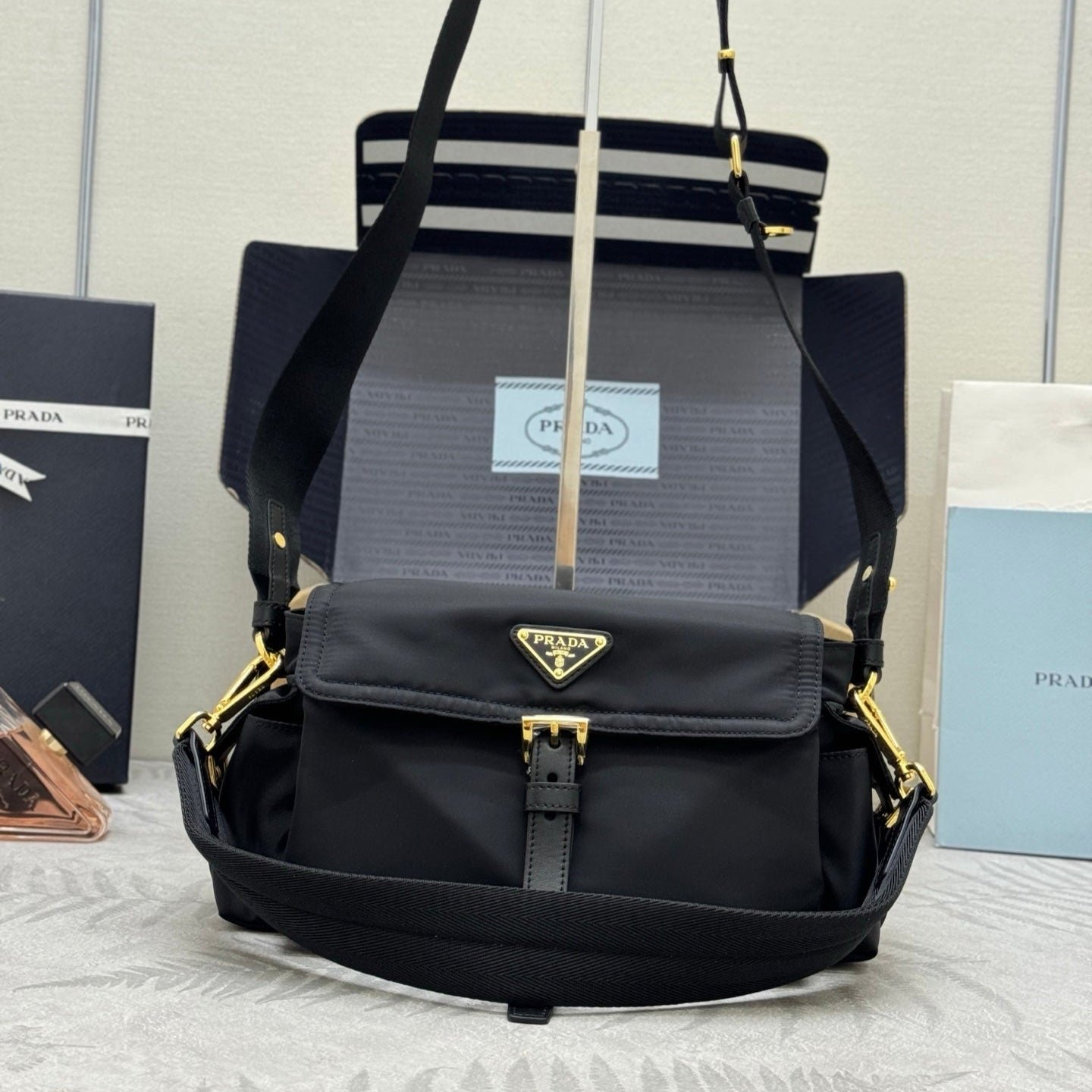 {Style No: YBXJY9Y4} PRADA 25S EXPLORE LARGE SHOULDER BAG 30 IN BLACK RE-NYLON WITH FLAP