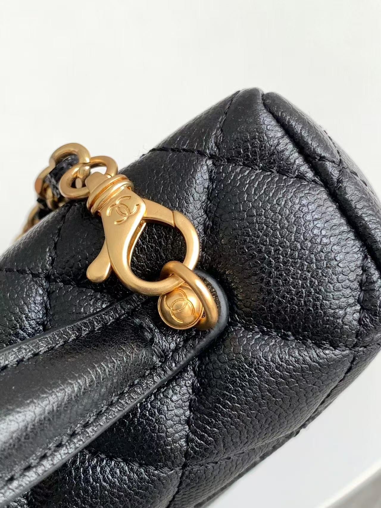 {Style No: PZBZEKCS} VANITY CASE 19 IN BLACK GRAINED CALFSKIN GOLD HARDWARE - Image 9